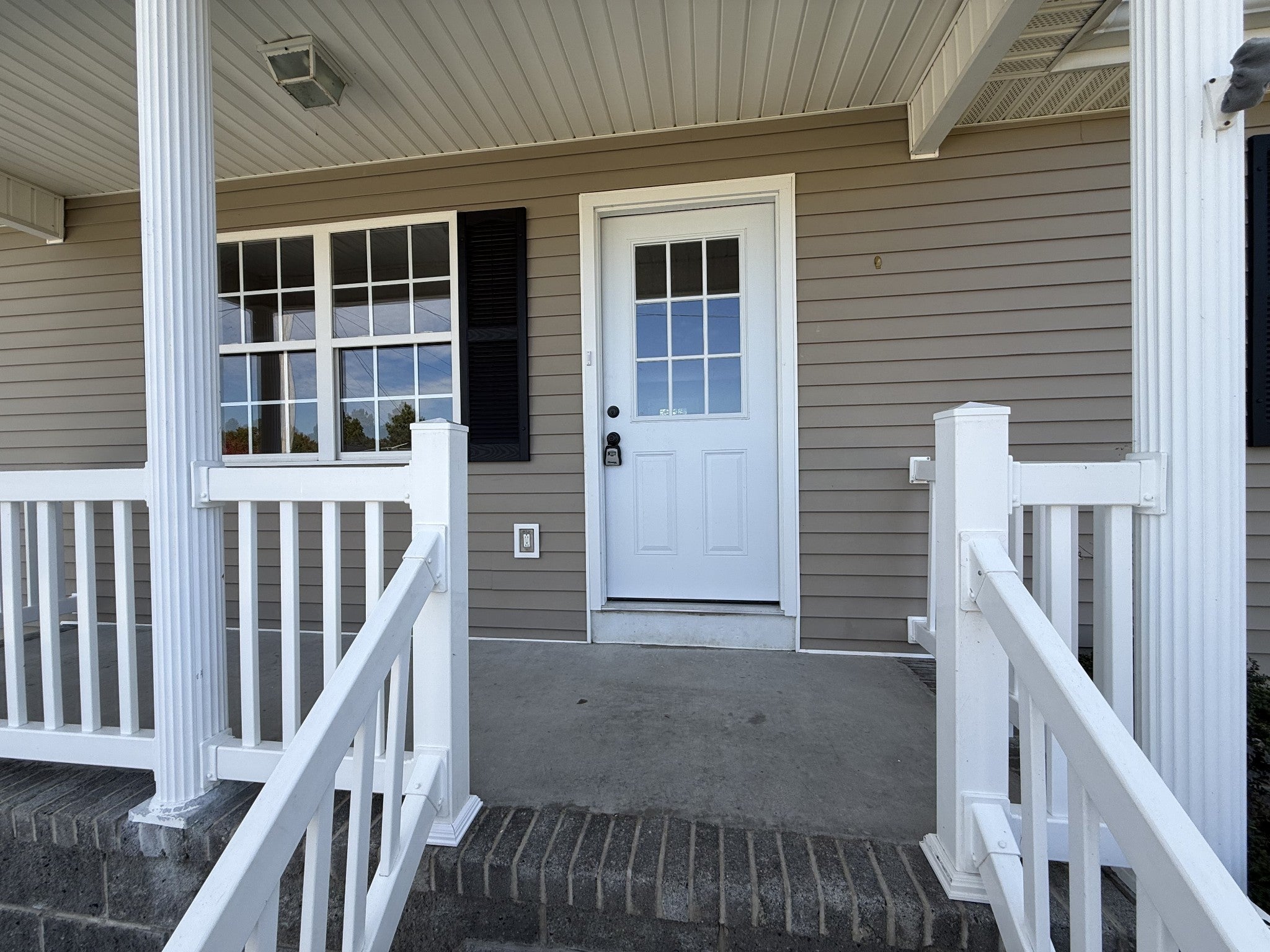 50 Woods Edge Ct