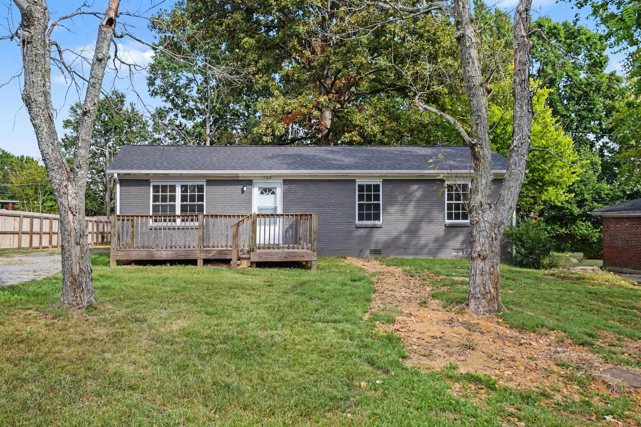 1706 Woodside Dr