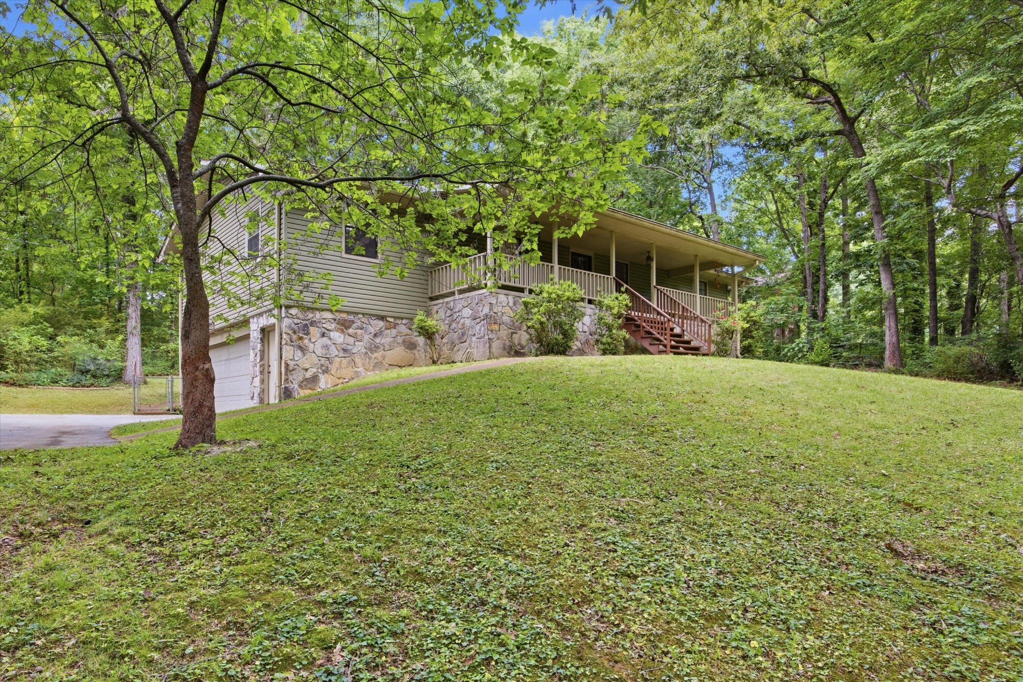 2553 Oak Shadows Drive