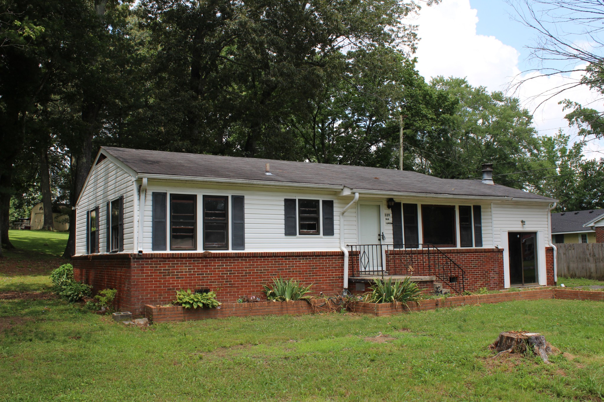 309 Rickenbacker Dr