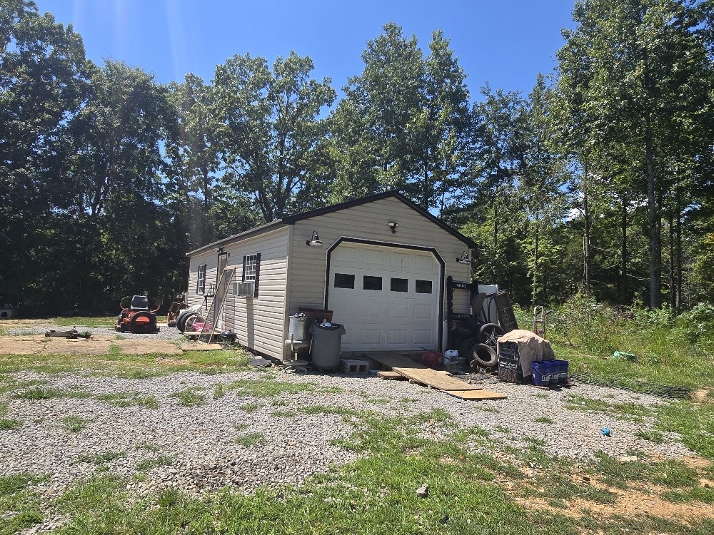 2751 Lyle Hollow Rd
