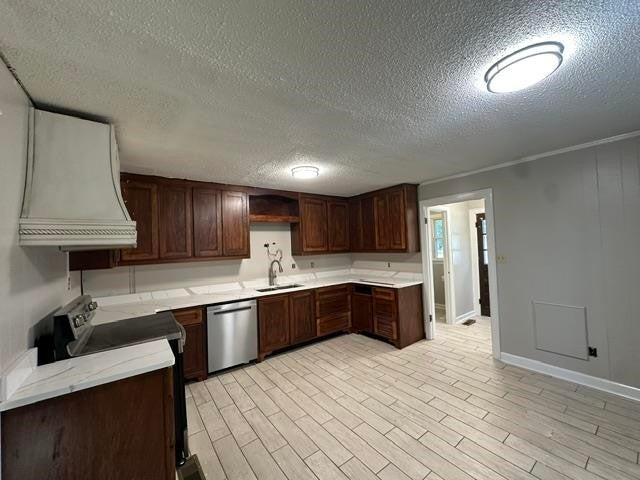 27 ROSEWOOD DR