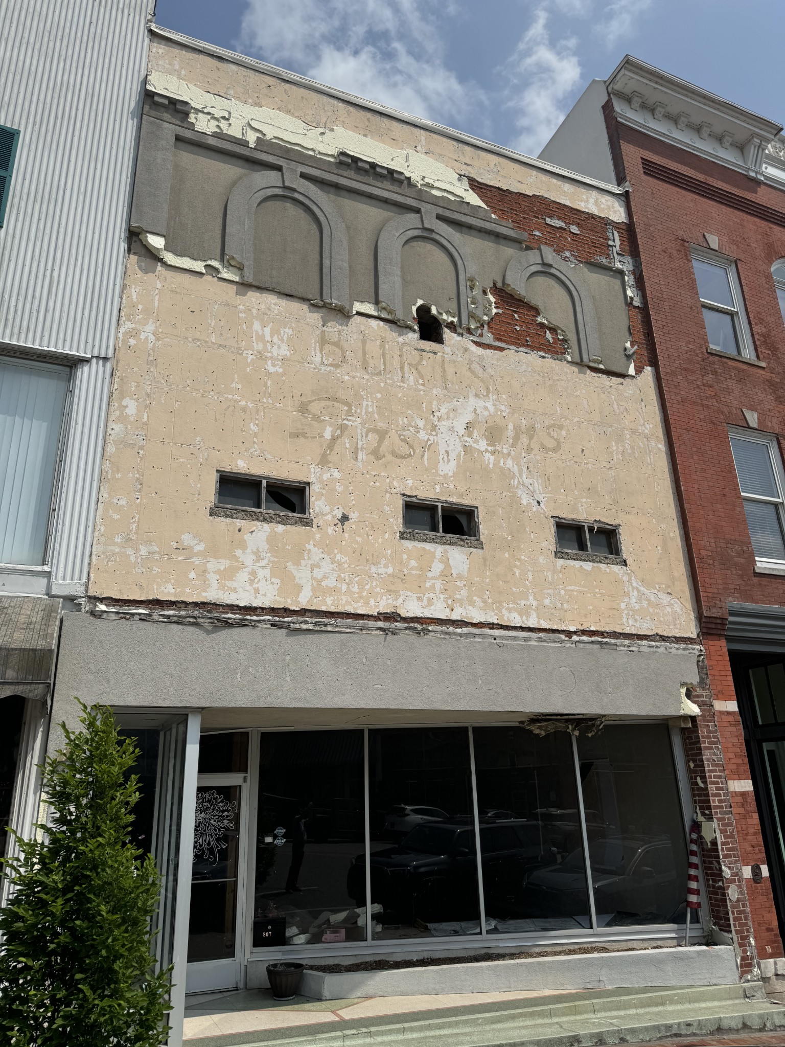 807 S Main St