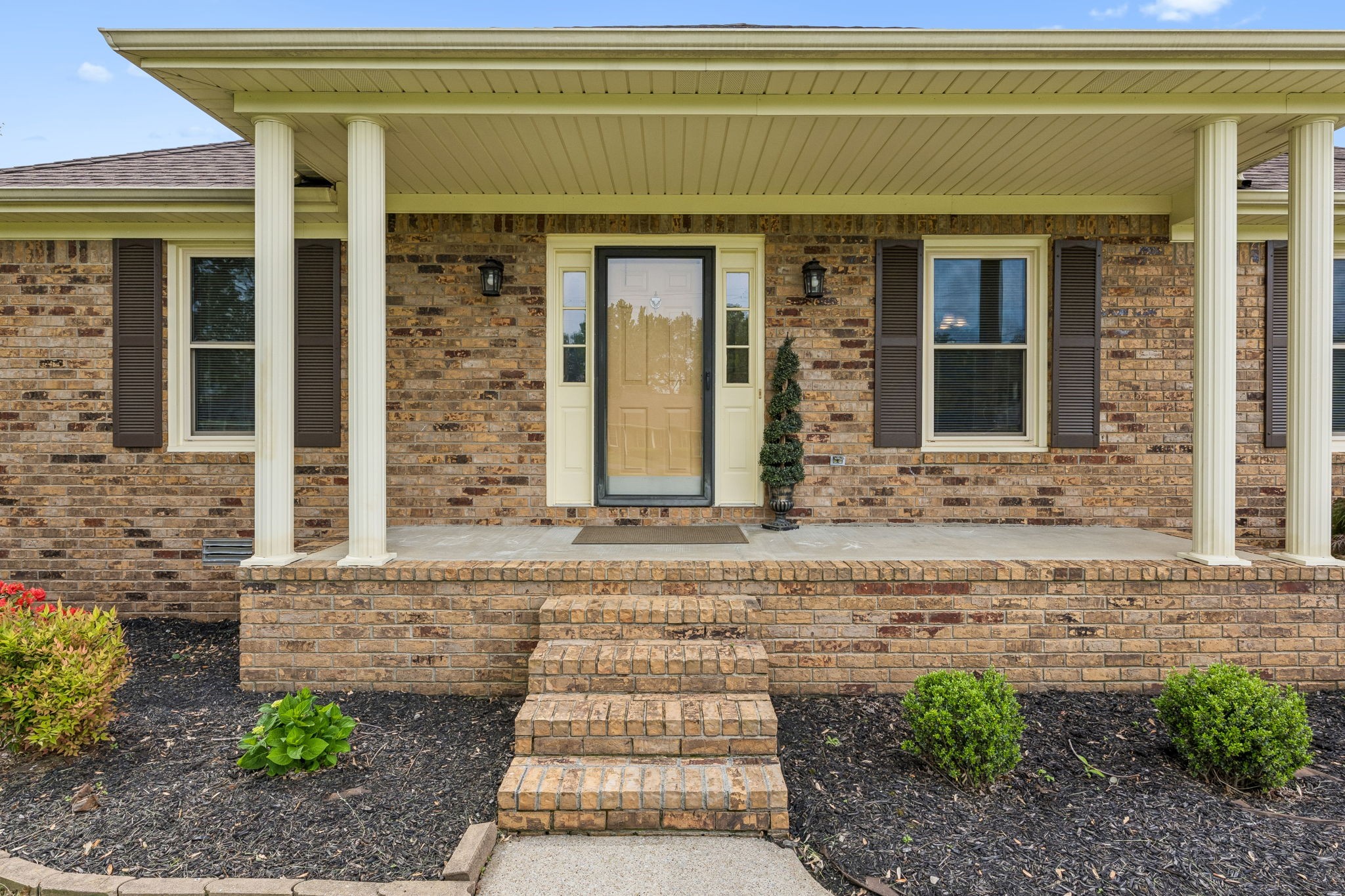 2104 Red Mile Rd