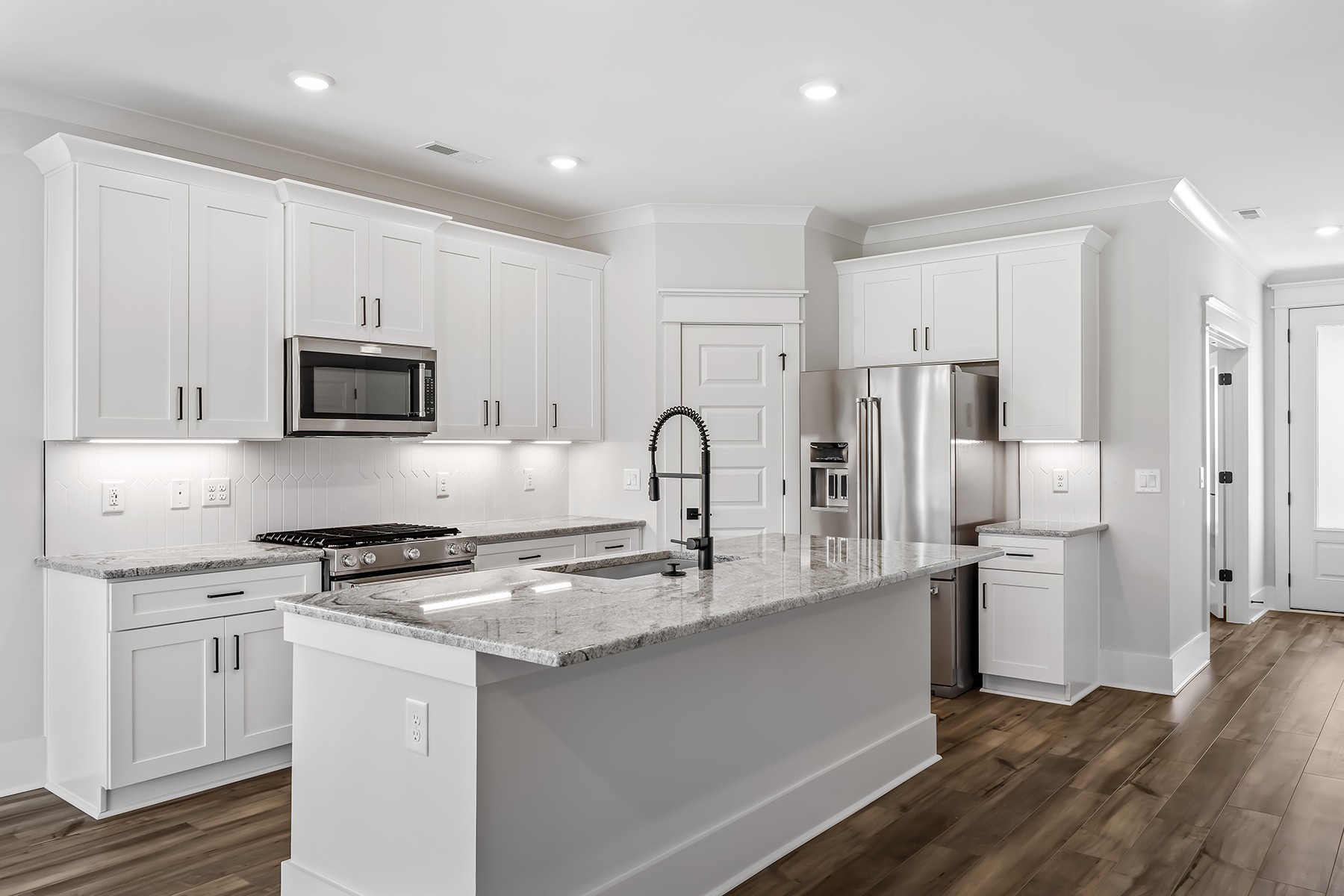 809 Tanager Court