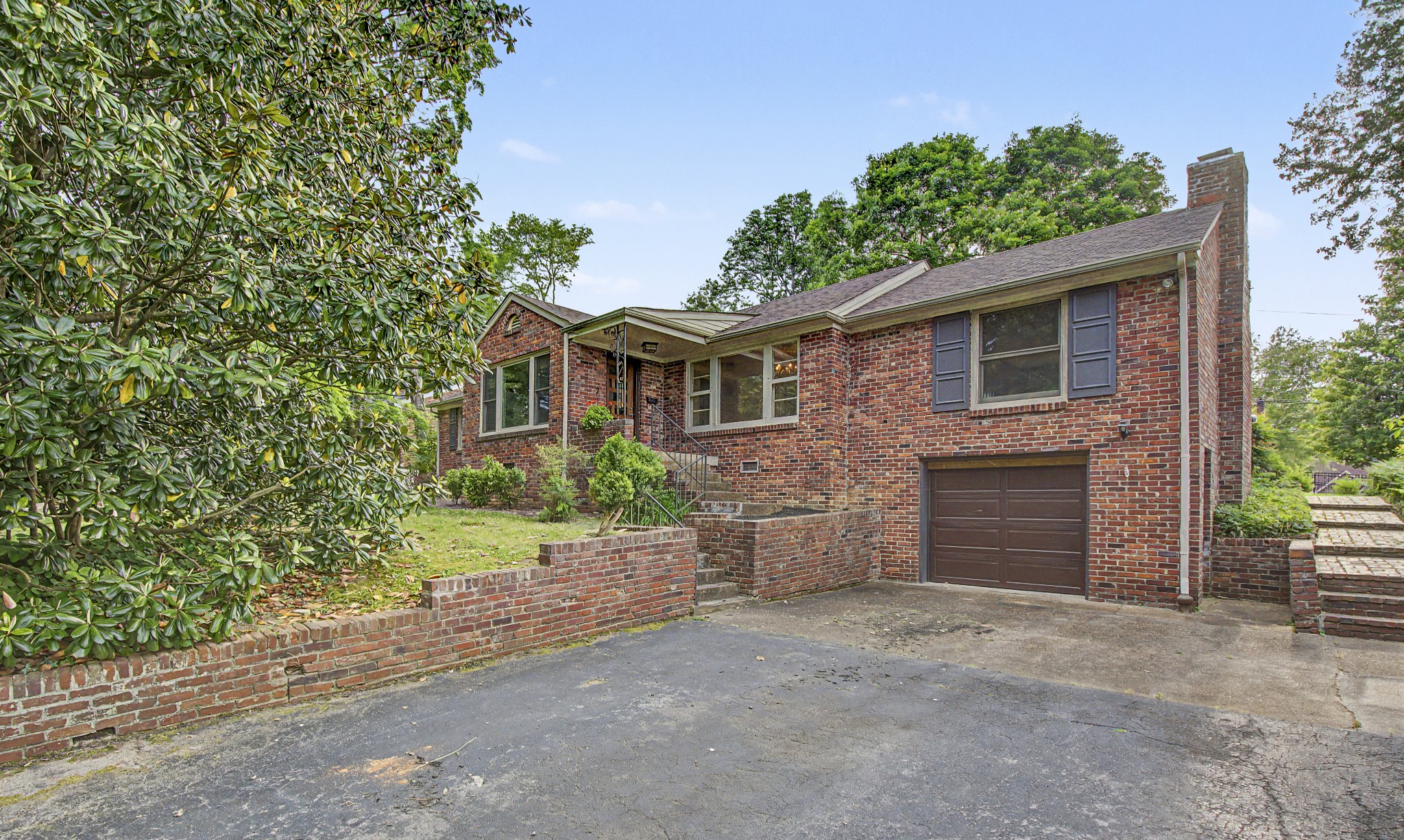 208 Trahern Ln