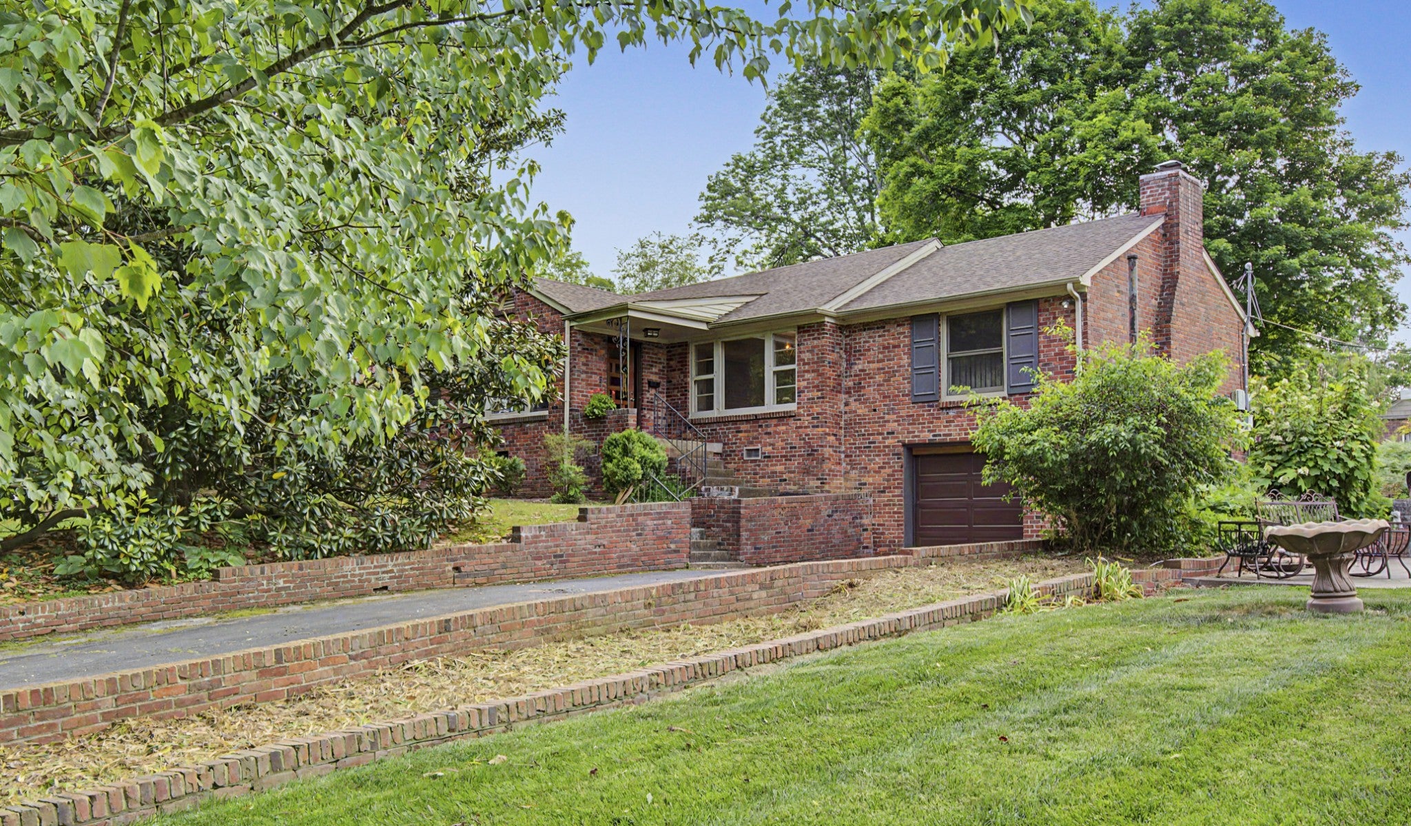 208 Trahern Ln