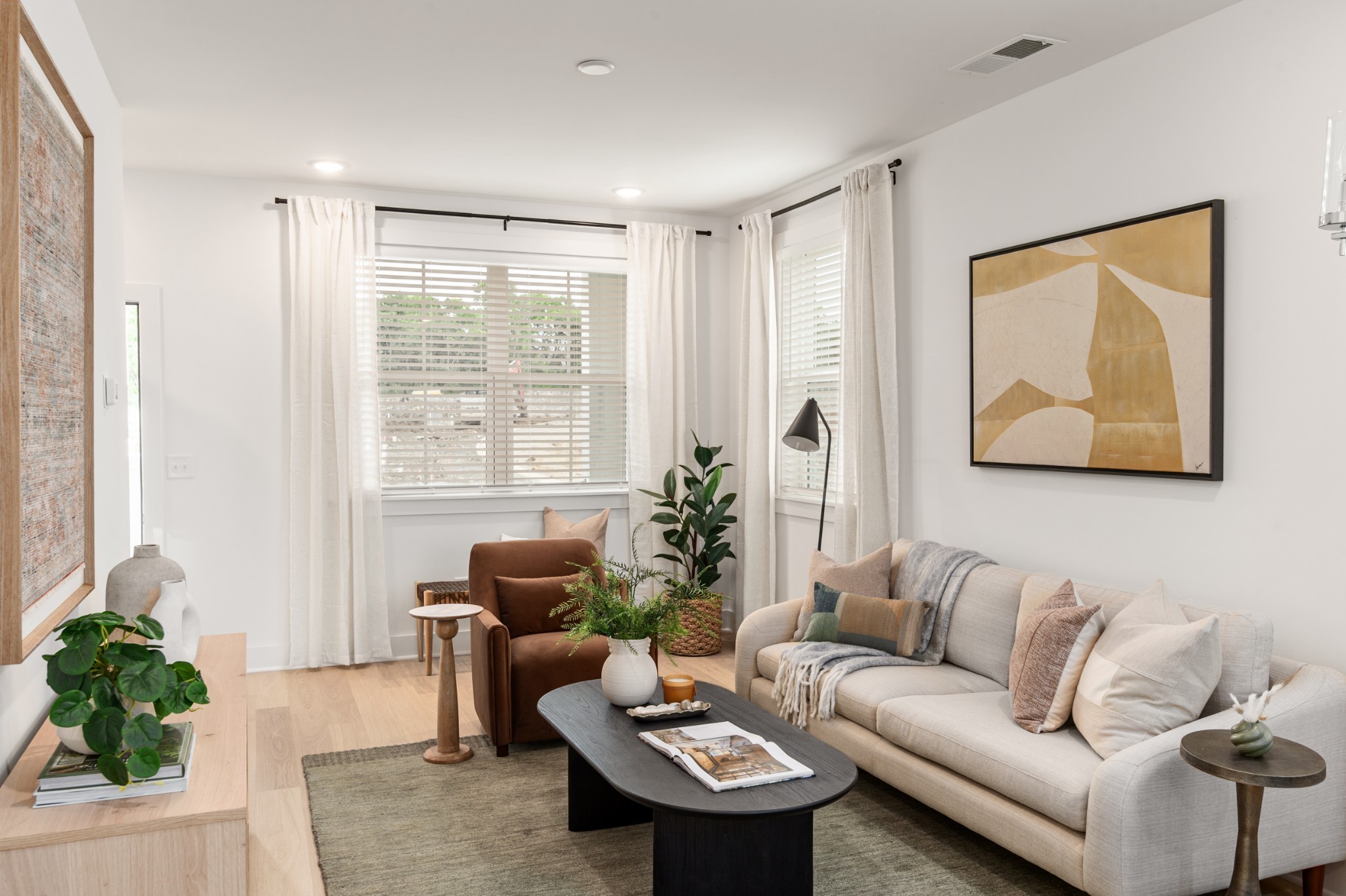 700 N DuPont Ave 207