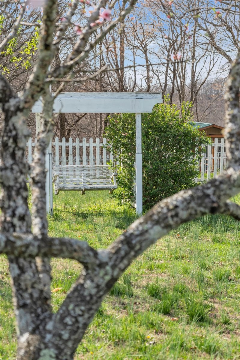 672 Old Snow Hill Rd