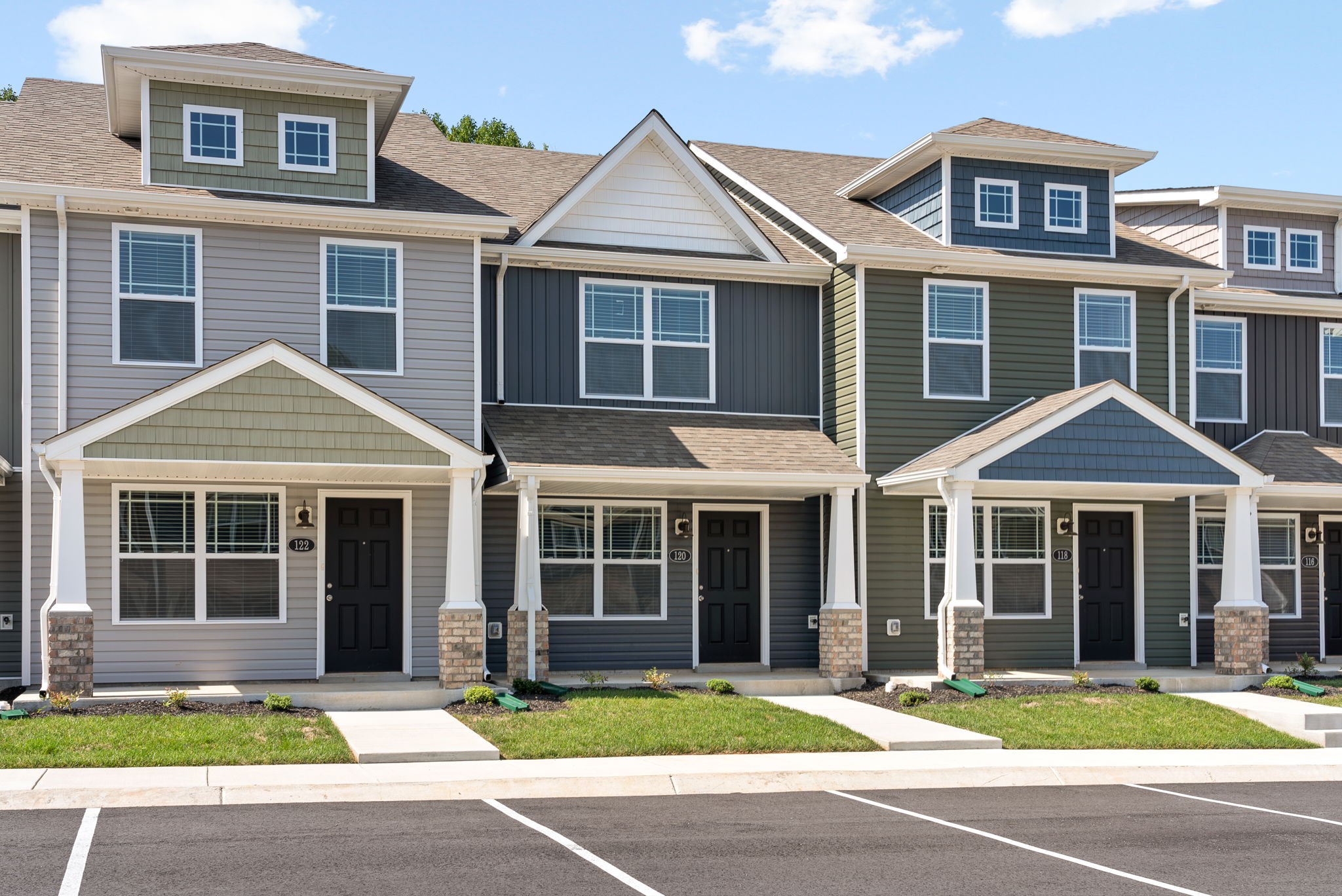 Clarksville, Tennessee 37040, United States, 2 Bedrooms Bedrooms, ,3 BathroomsBathrooms,Residential,Active,44214