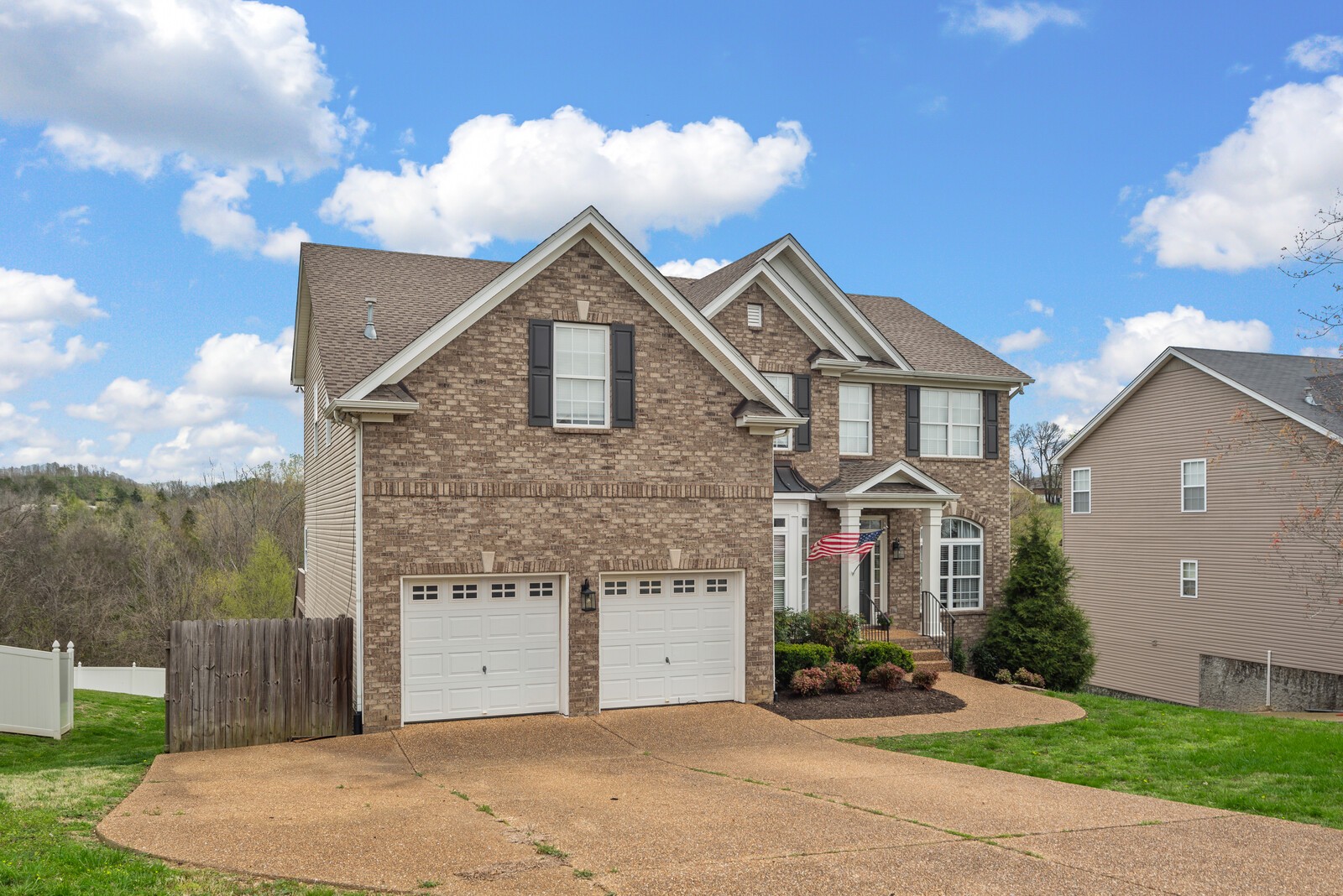 877 Loretta Dr