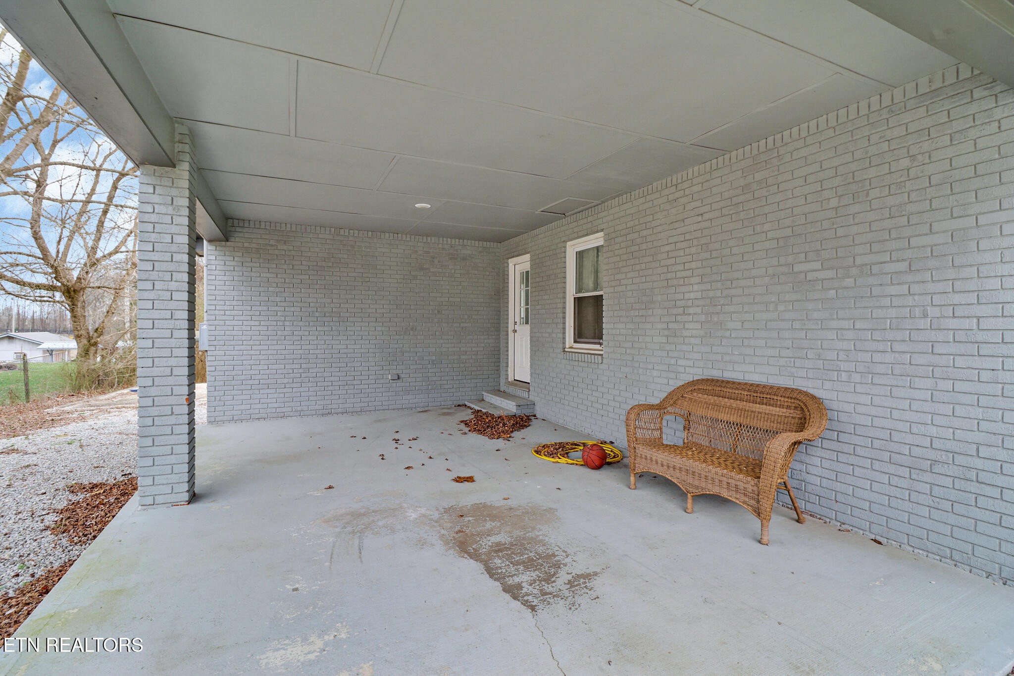 1016 W Hill Rd