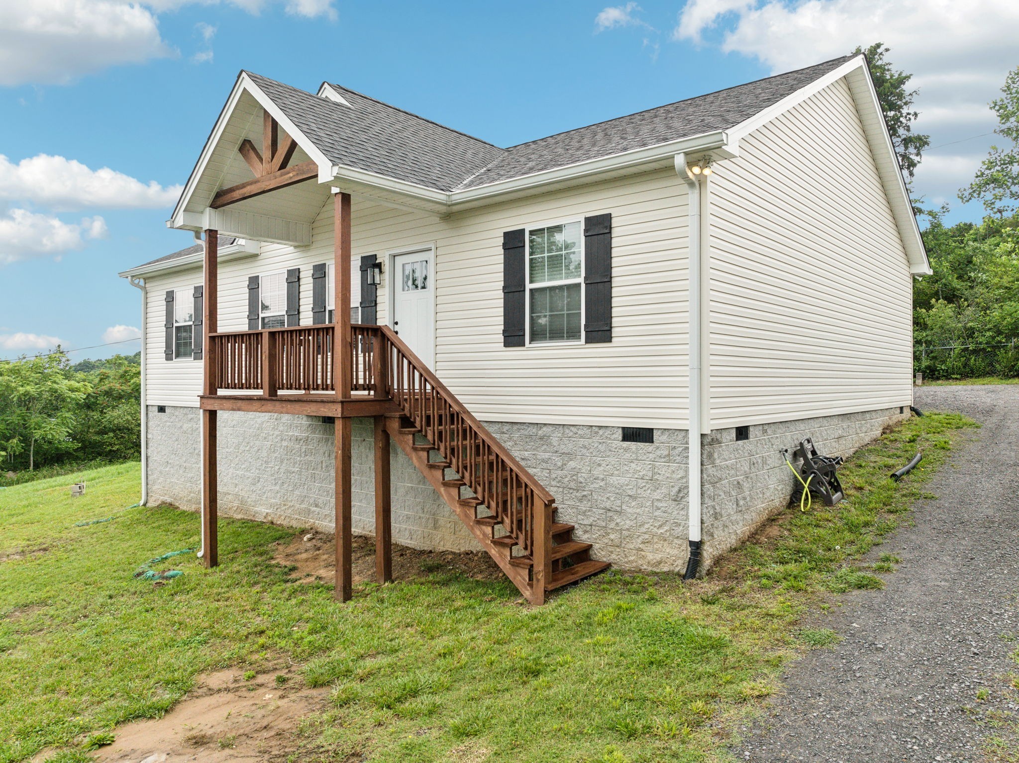 125 Vivian Ln