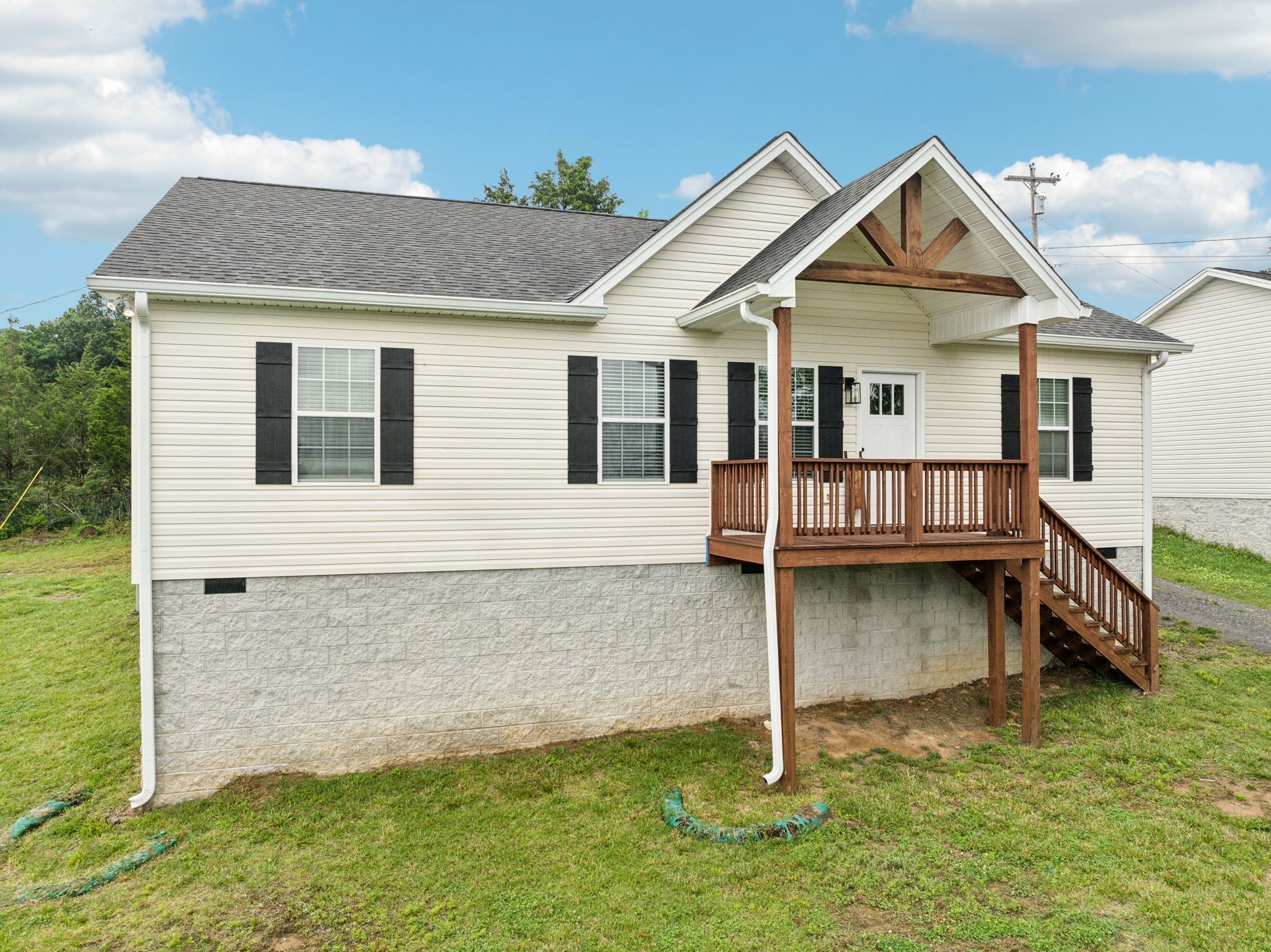 125 Vivian Ln