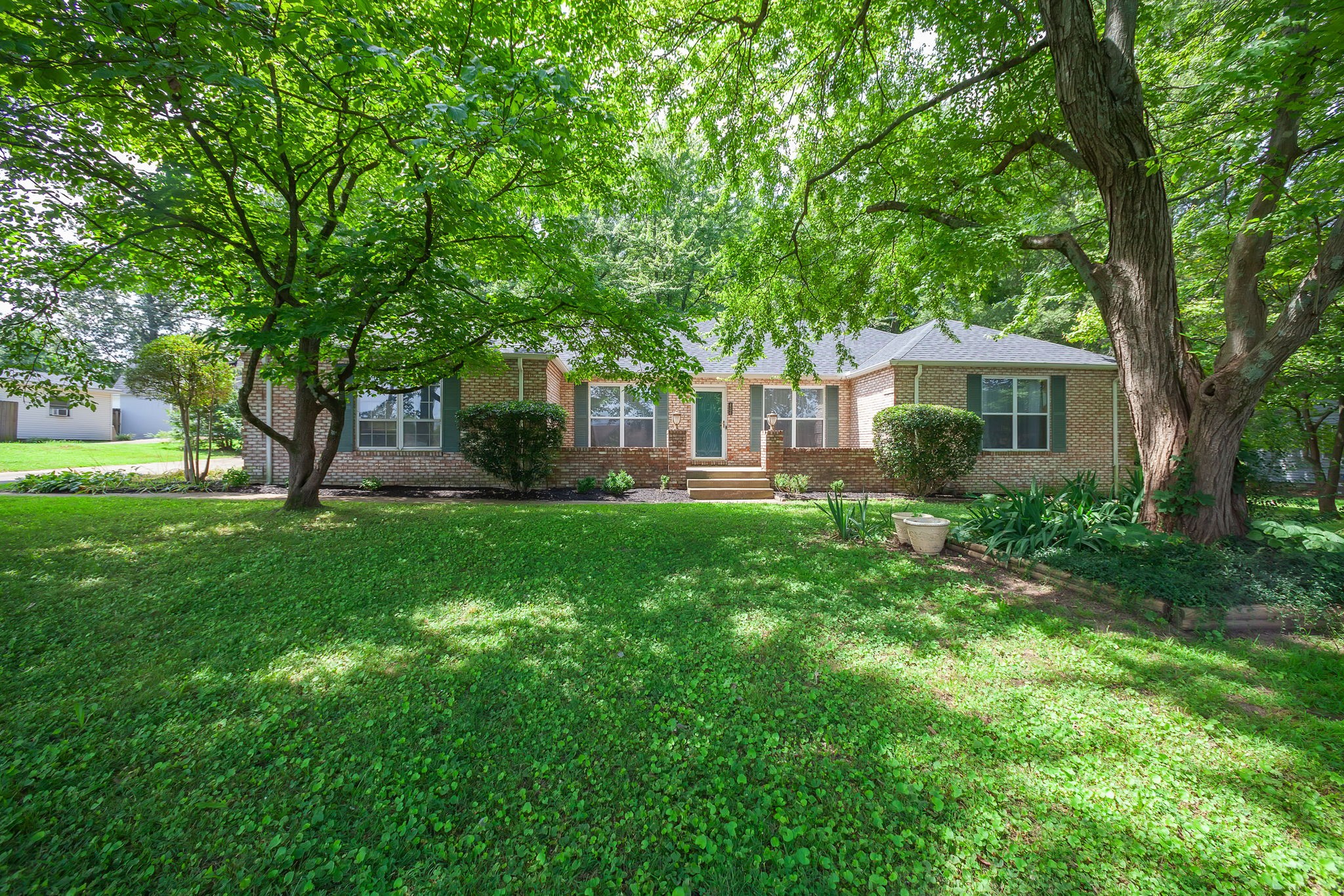 484 E Main St