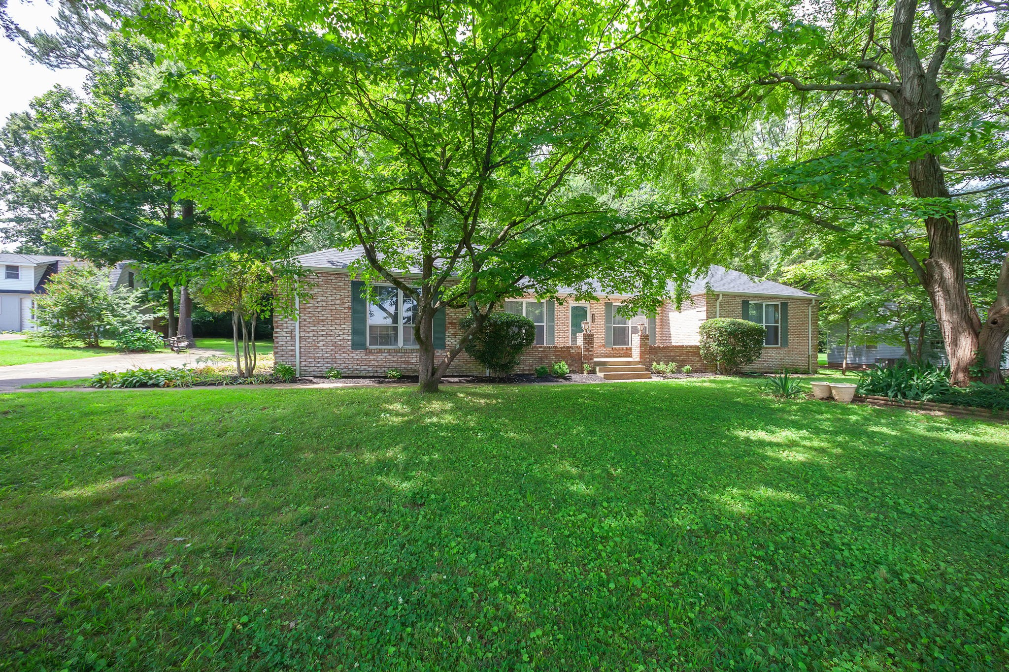 484 E Main St