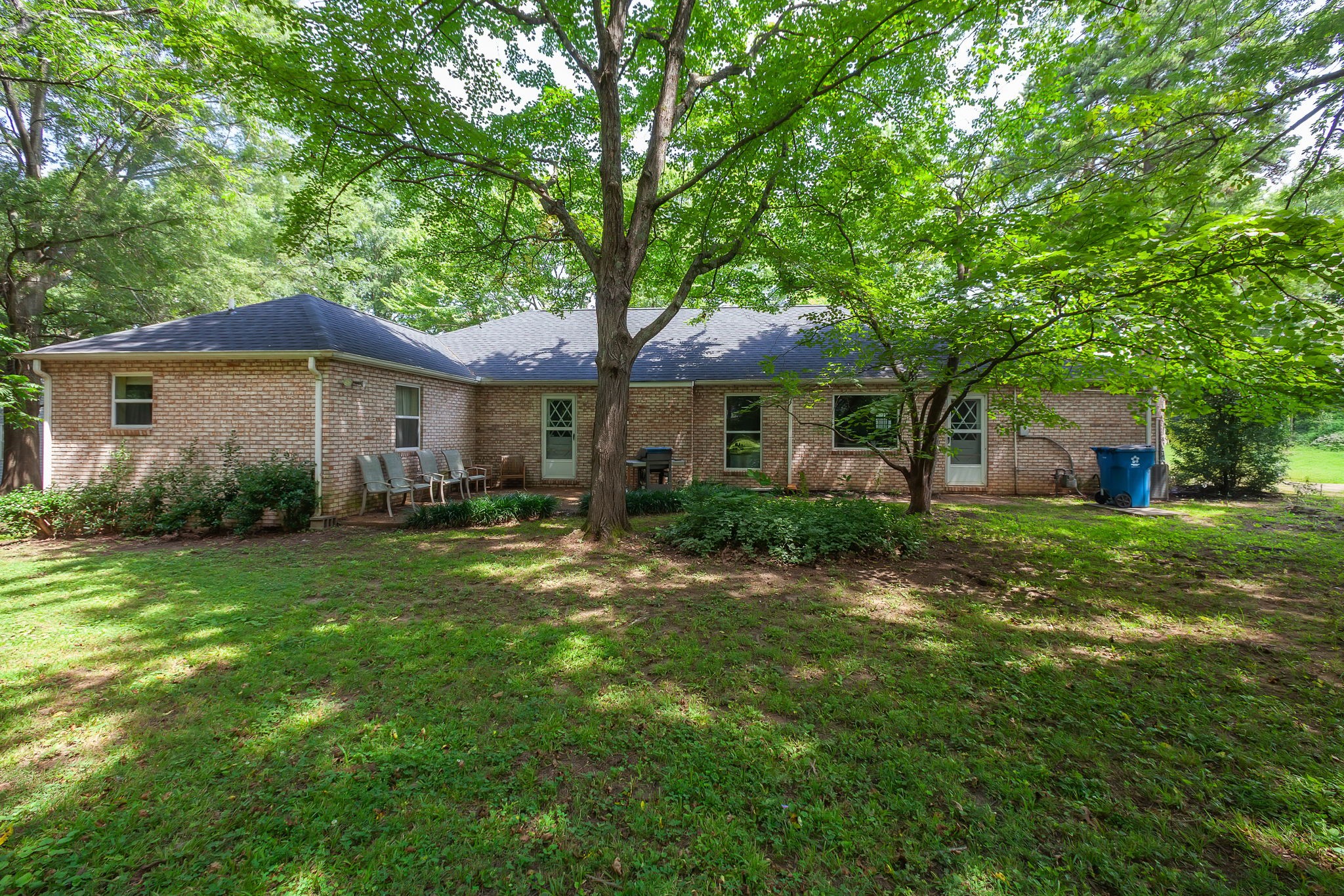 484 E Main St