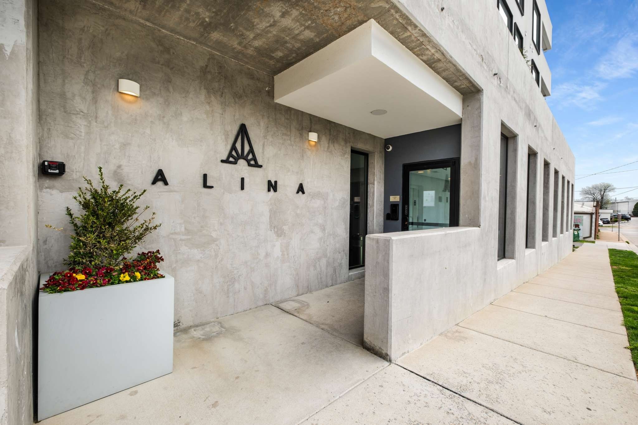 806 Olympic St 301