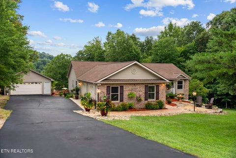 Photo of 1014 Sunset Ridge Drive, Crossville, TN 38571 (MLS # 3518800)