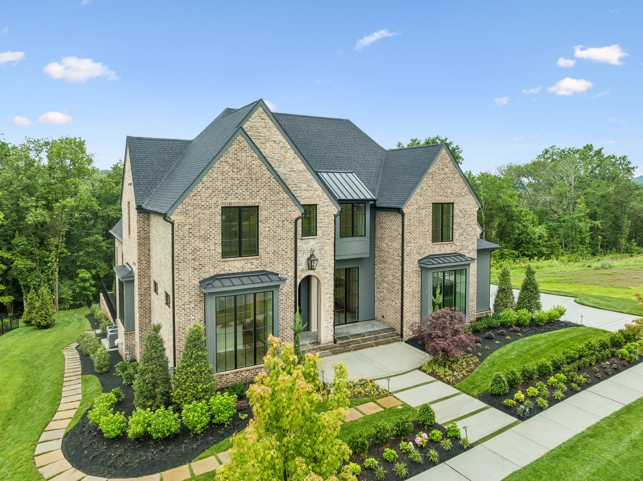 8087 Mountaintop Dr
