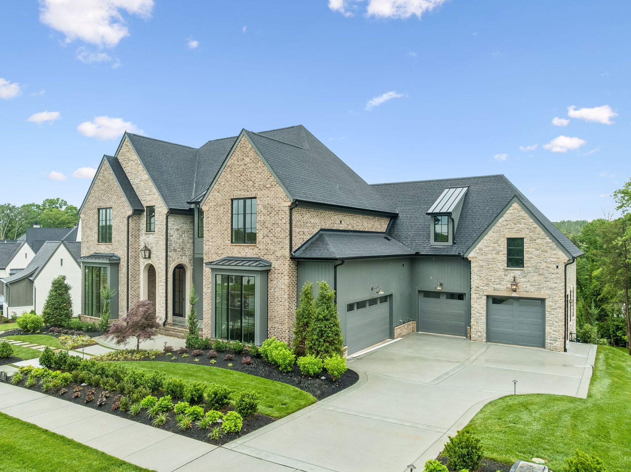 8087 Mountaintop Dr