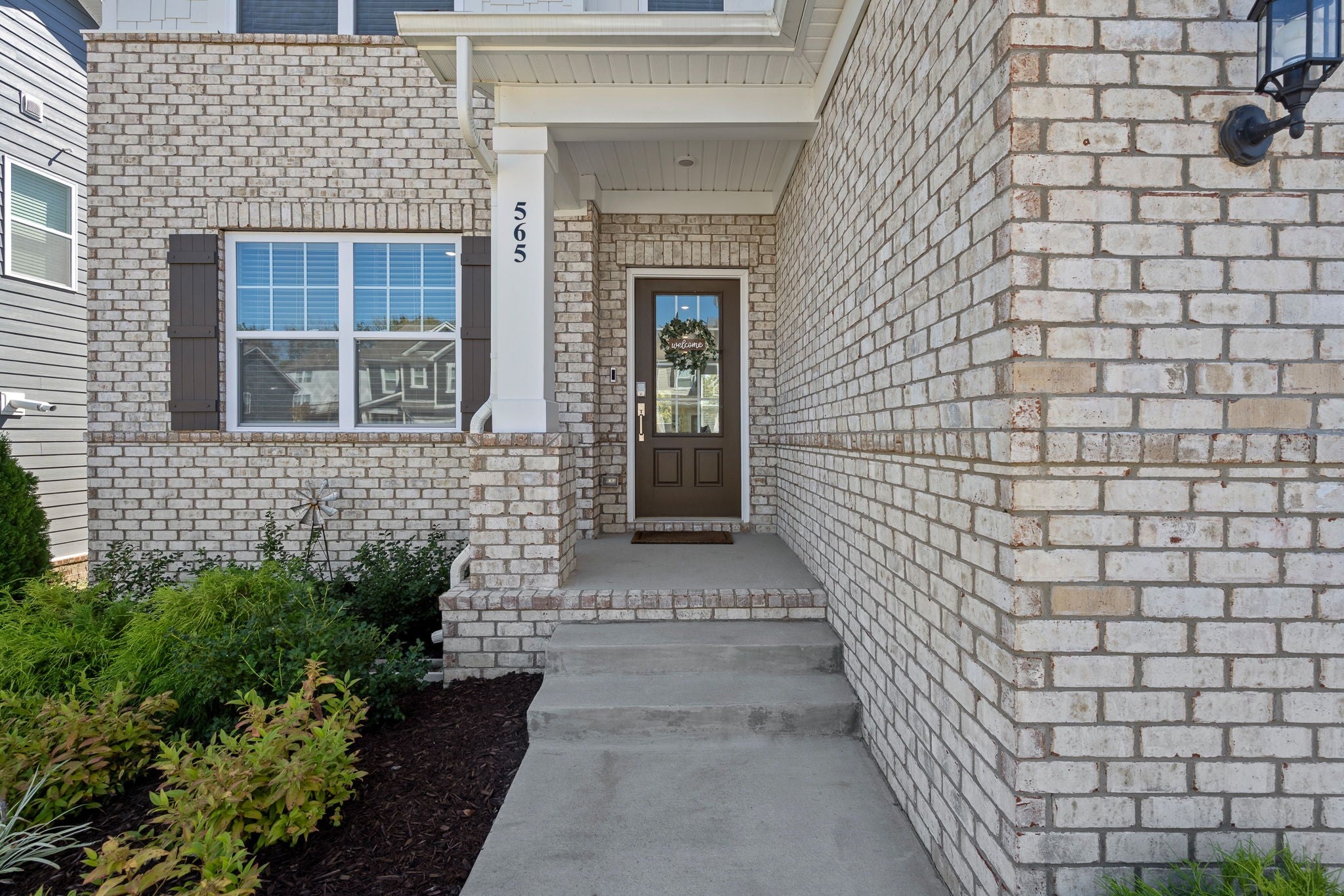 565 Lyness Dr