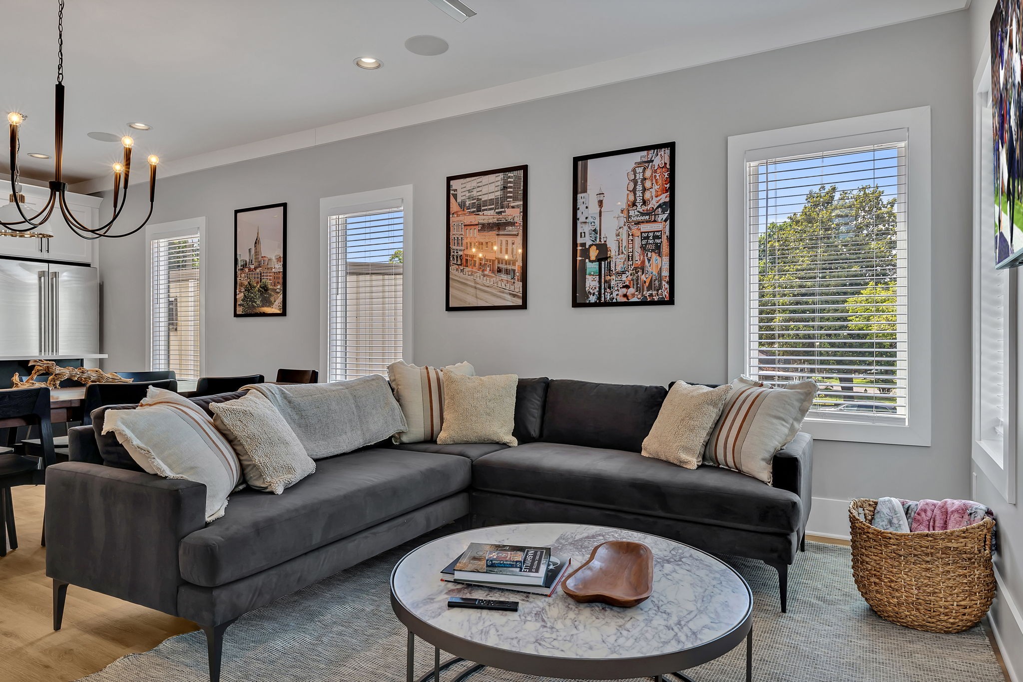 426 E Iris Dr