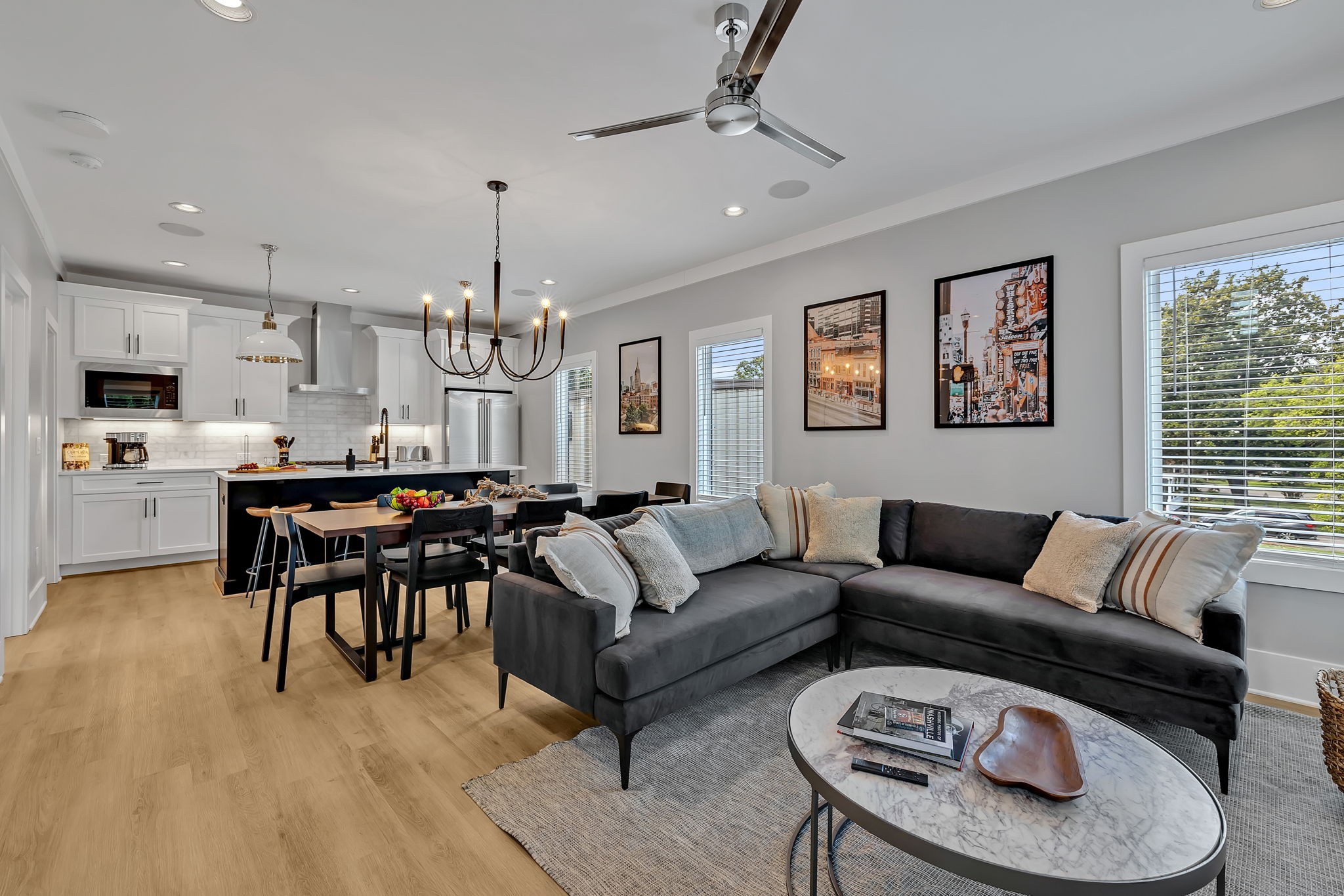 426 E Iris Dr