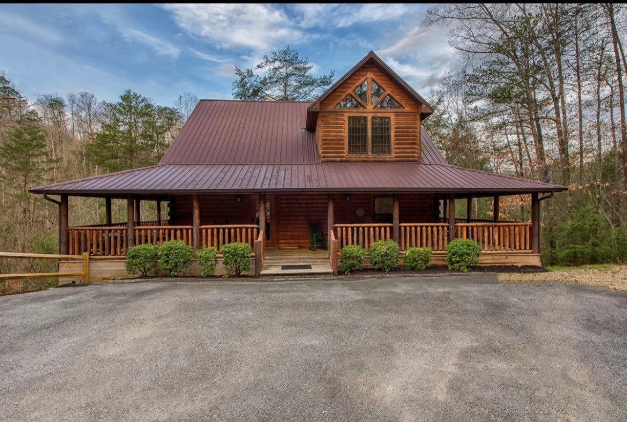 1645 Majestic Oak Way