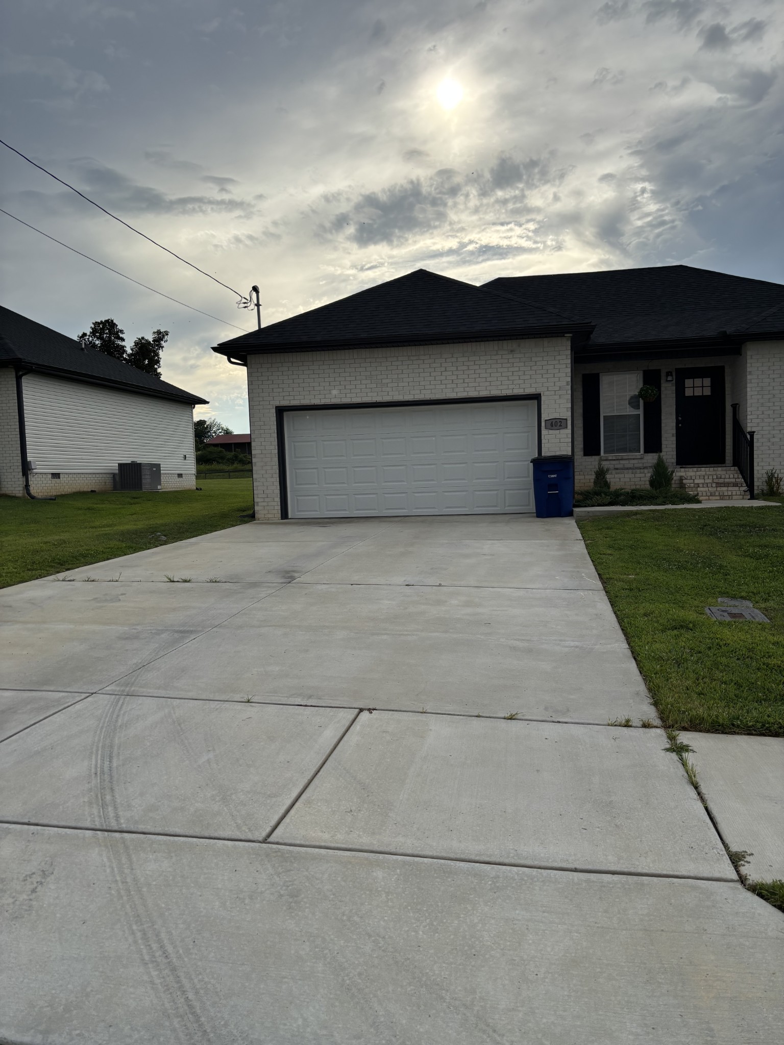 402 Rose Ln