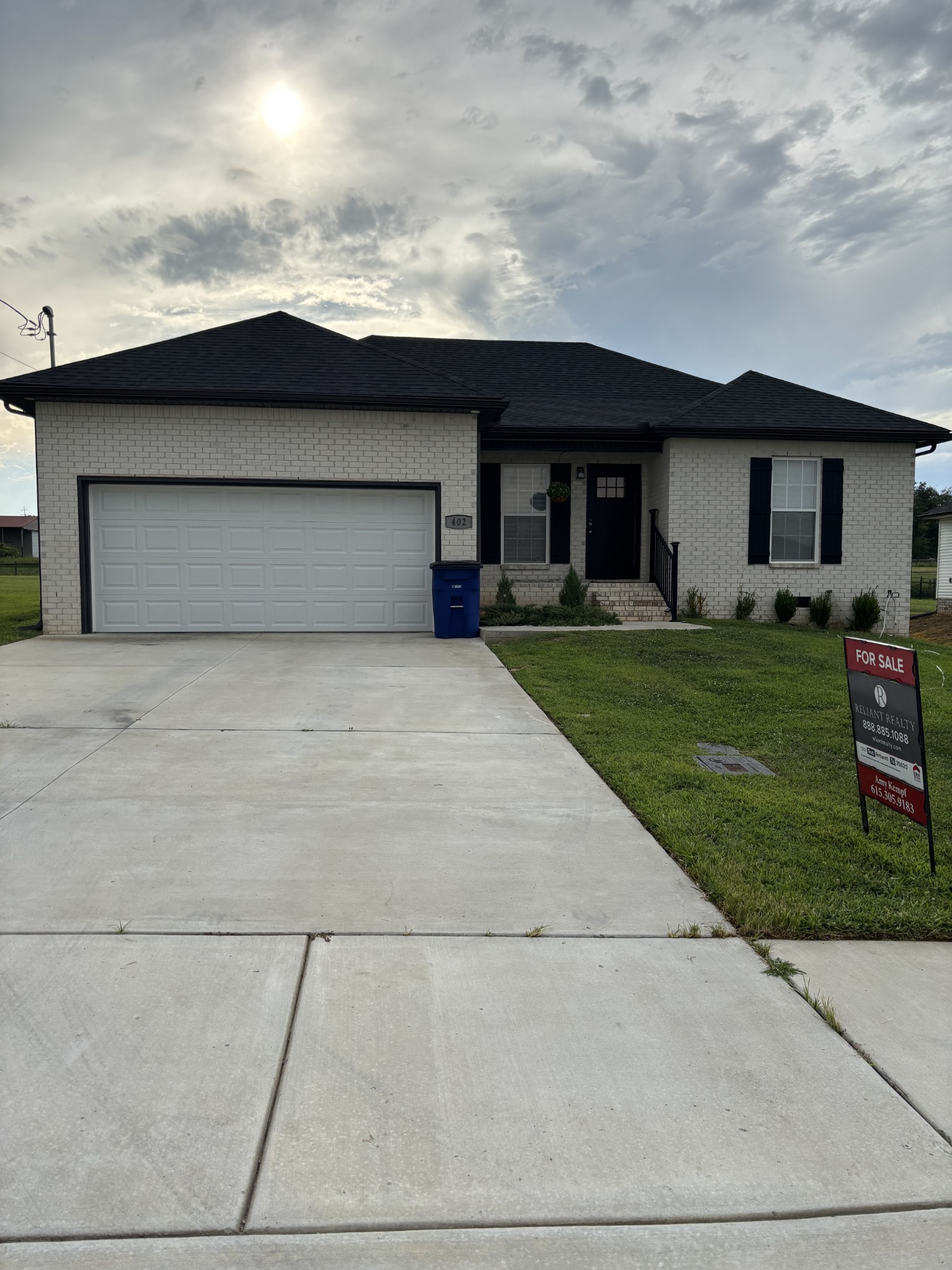 402 Rose Ln