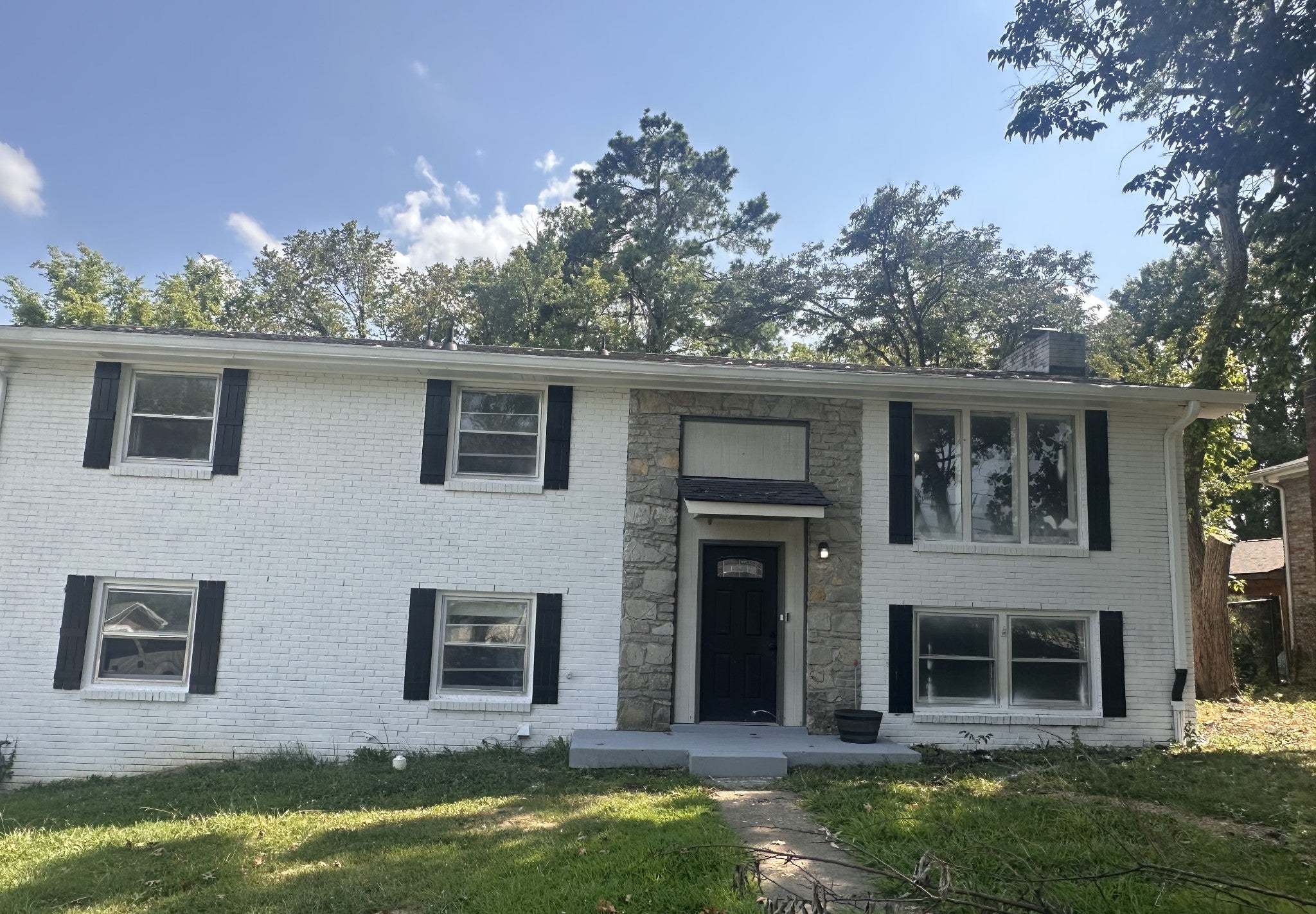 5-bed listing at 2615 Edge O Lake Dr, Nashville
