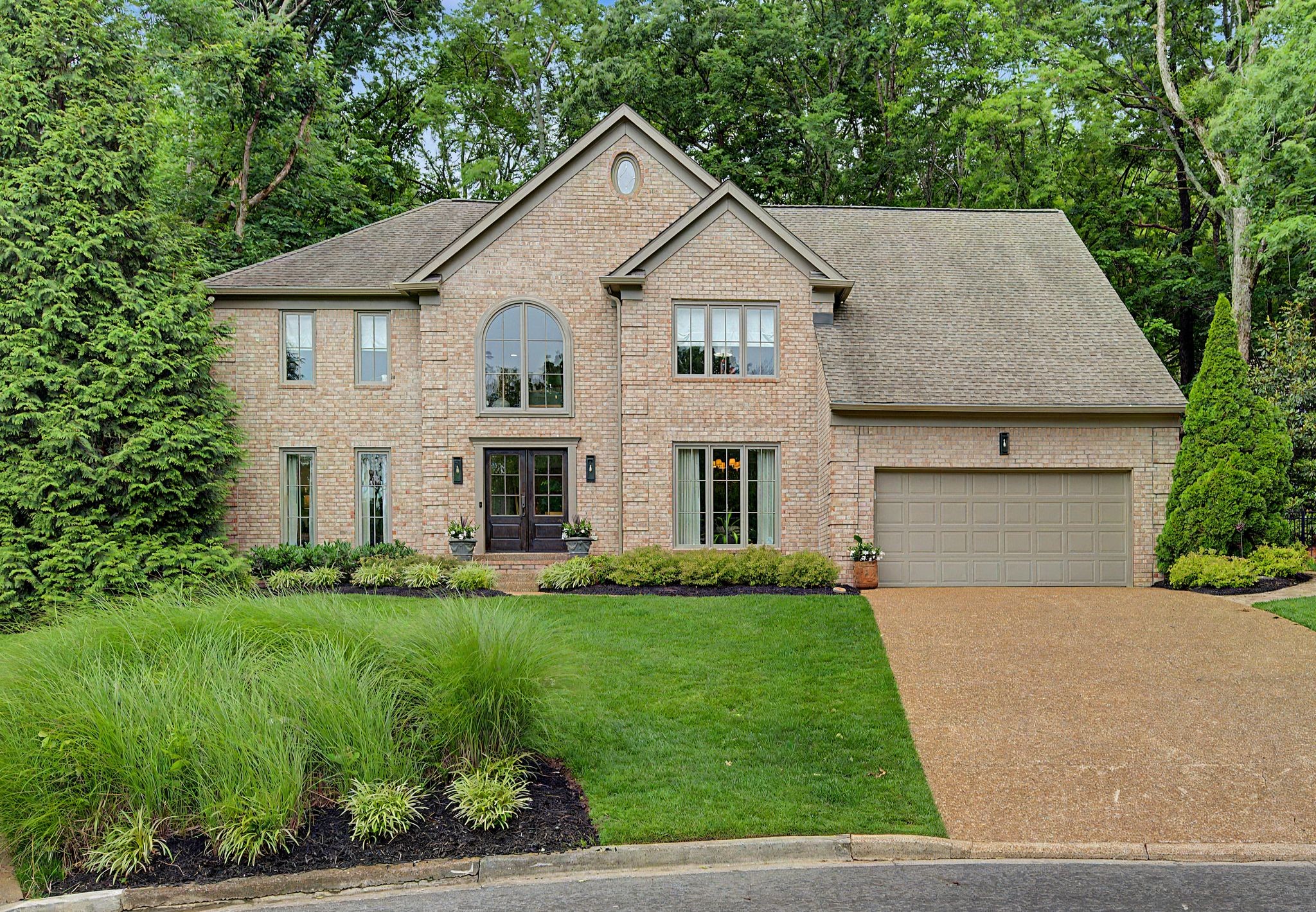 709 Roxburgh Cv