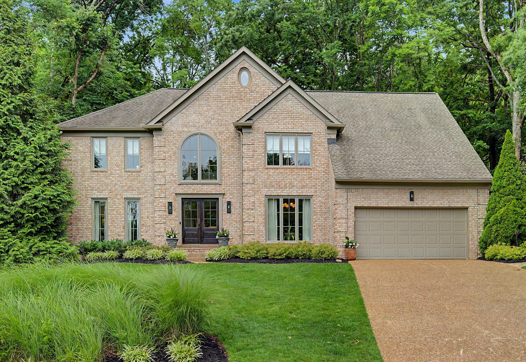 709 Roxburgh Cv