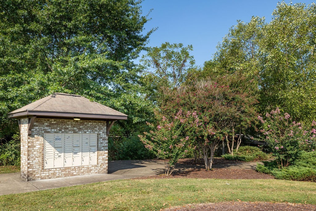 2050 Hemlock Dr