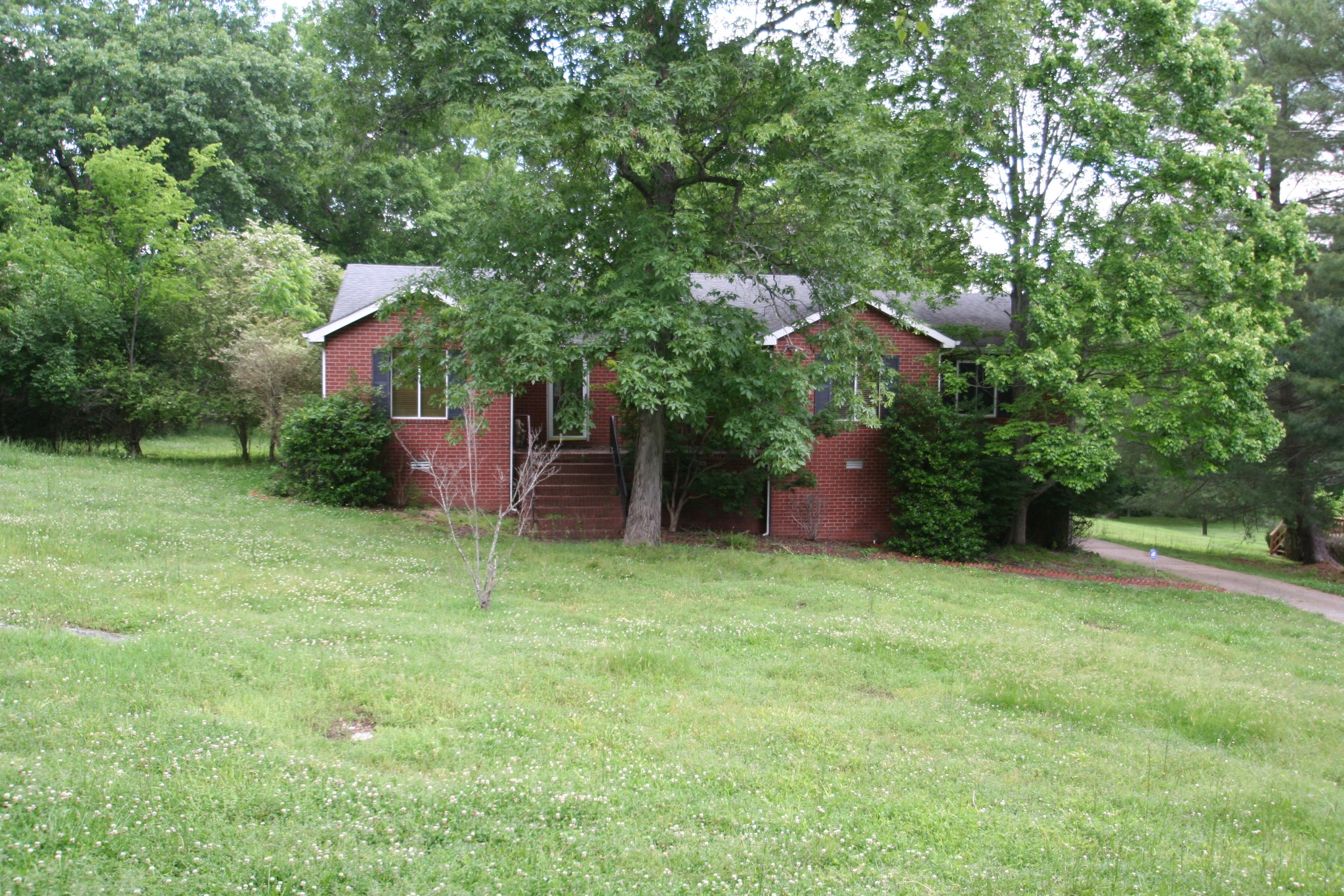 603 Canterbury Trl