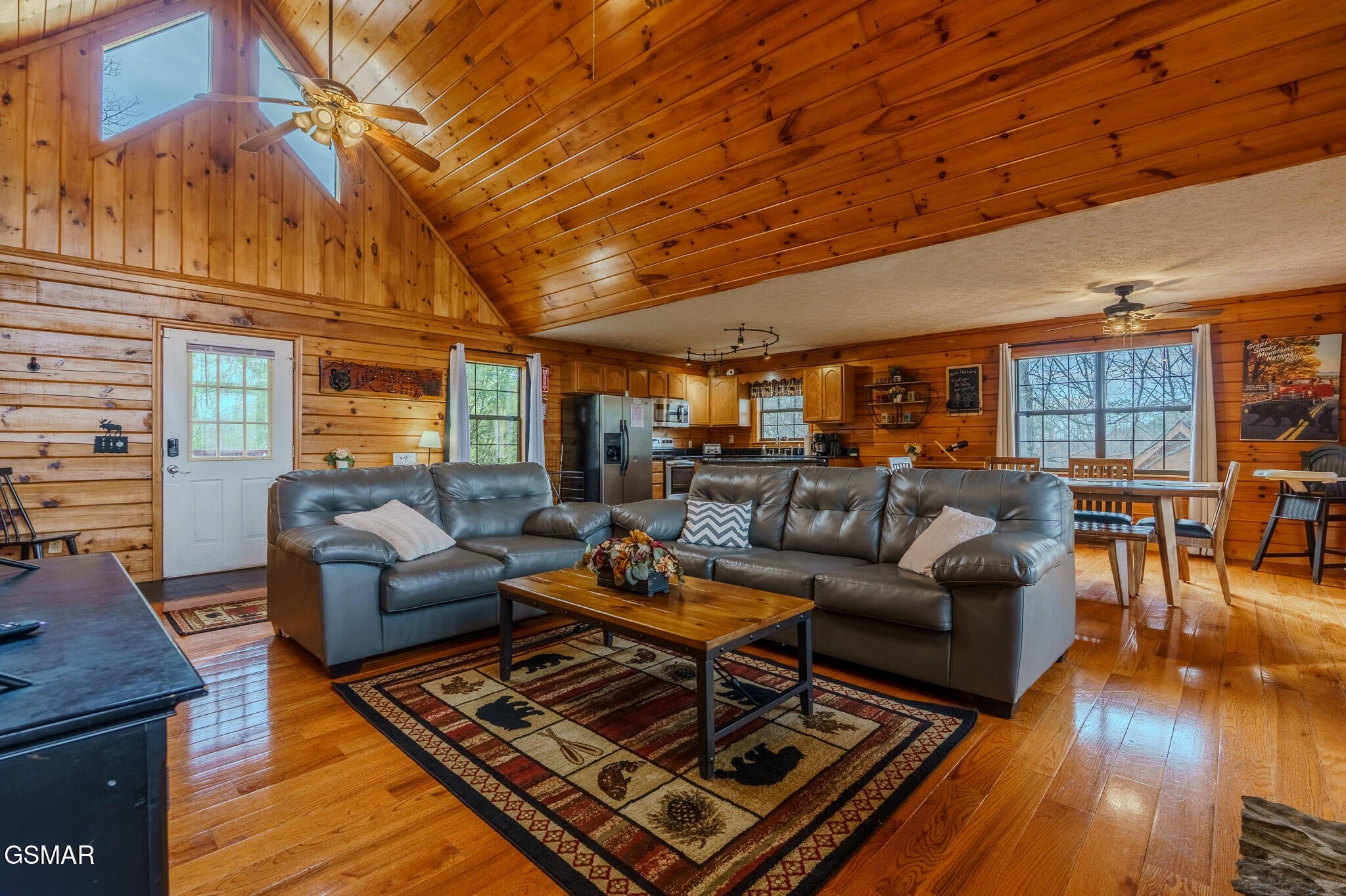 1643 Raccoon Den Way
