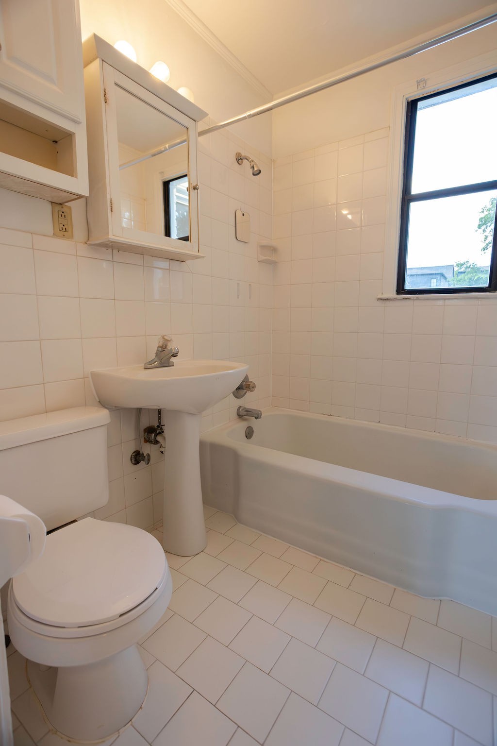 Nashville, Tennessee 37204, United States, 2 Bedrooms Bedrooms, ,1 BathroomBathrooms,Residential,Active,192000