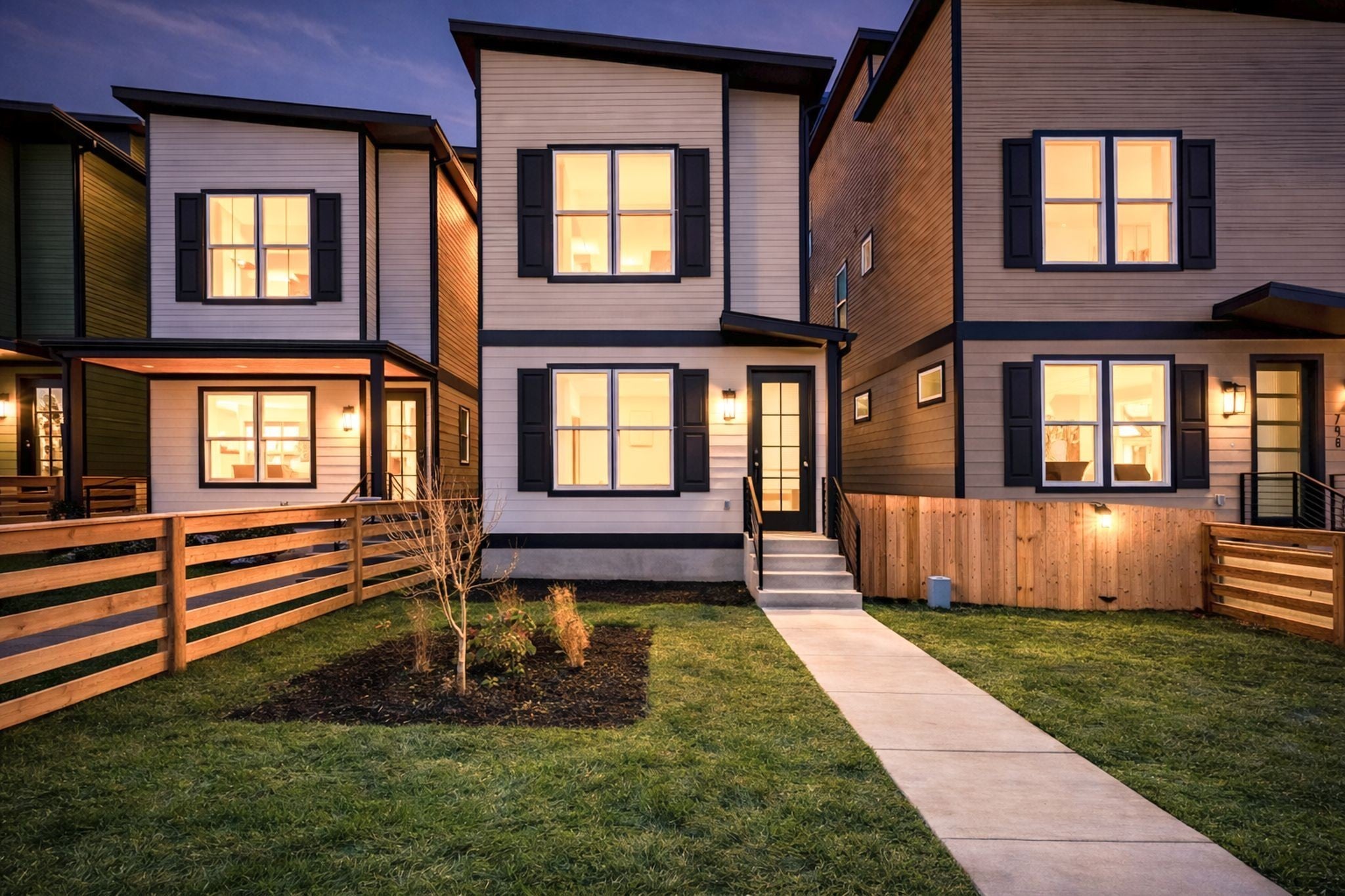 4-bed listing at 800 45th Ave N, Nashville