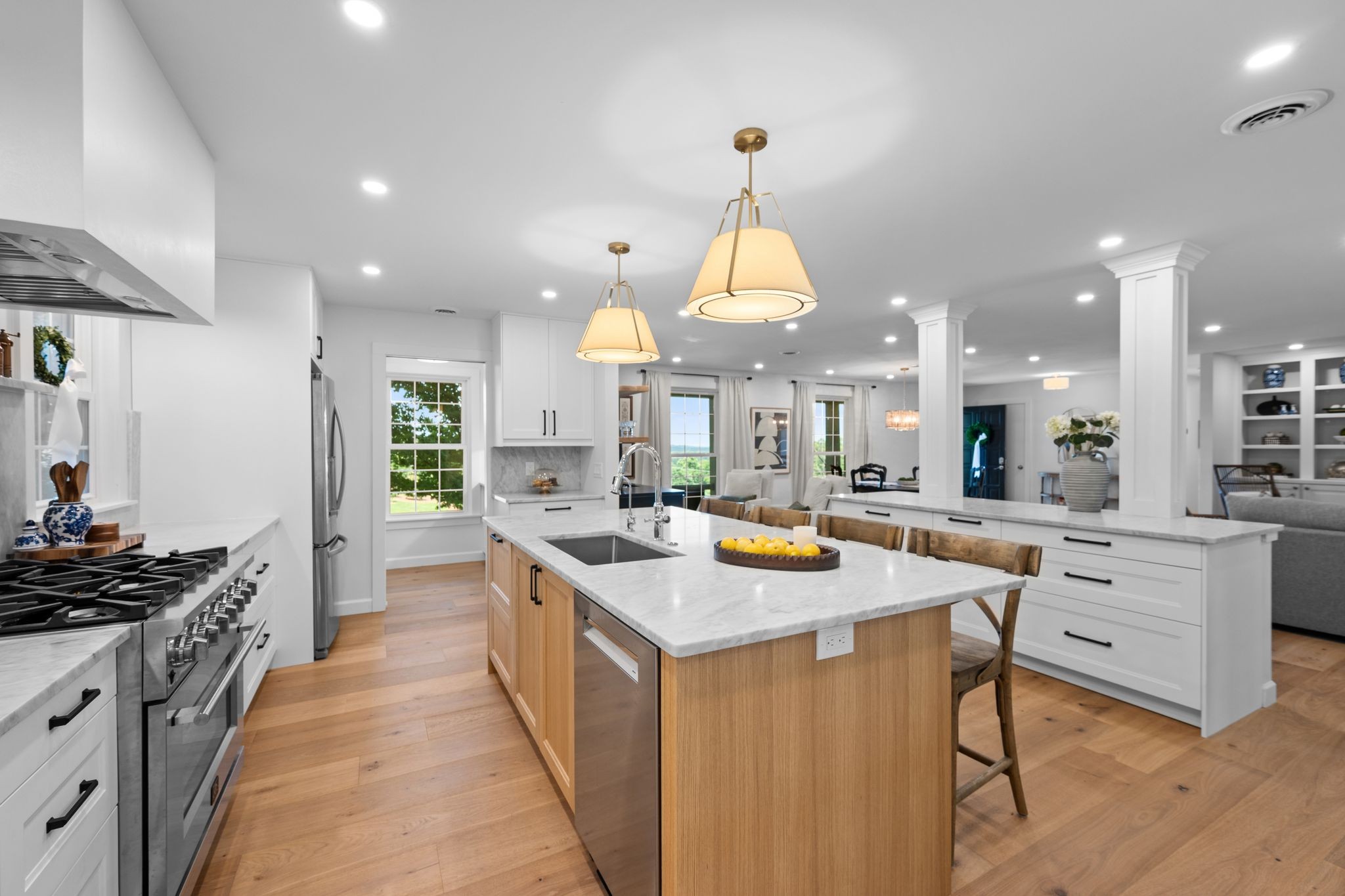 5107 Stoneleigh Cir