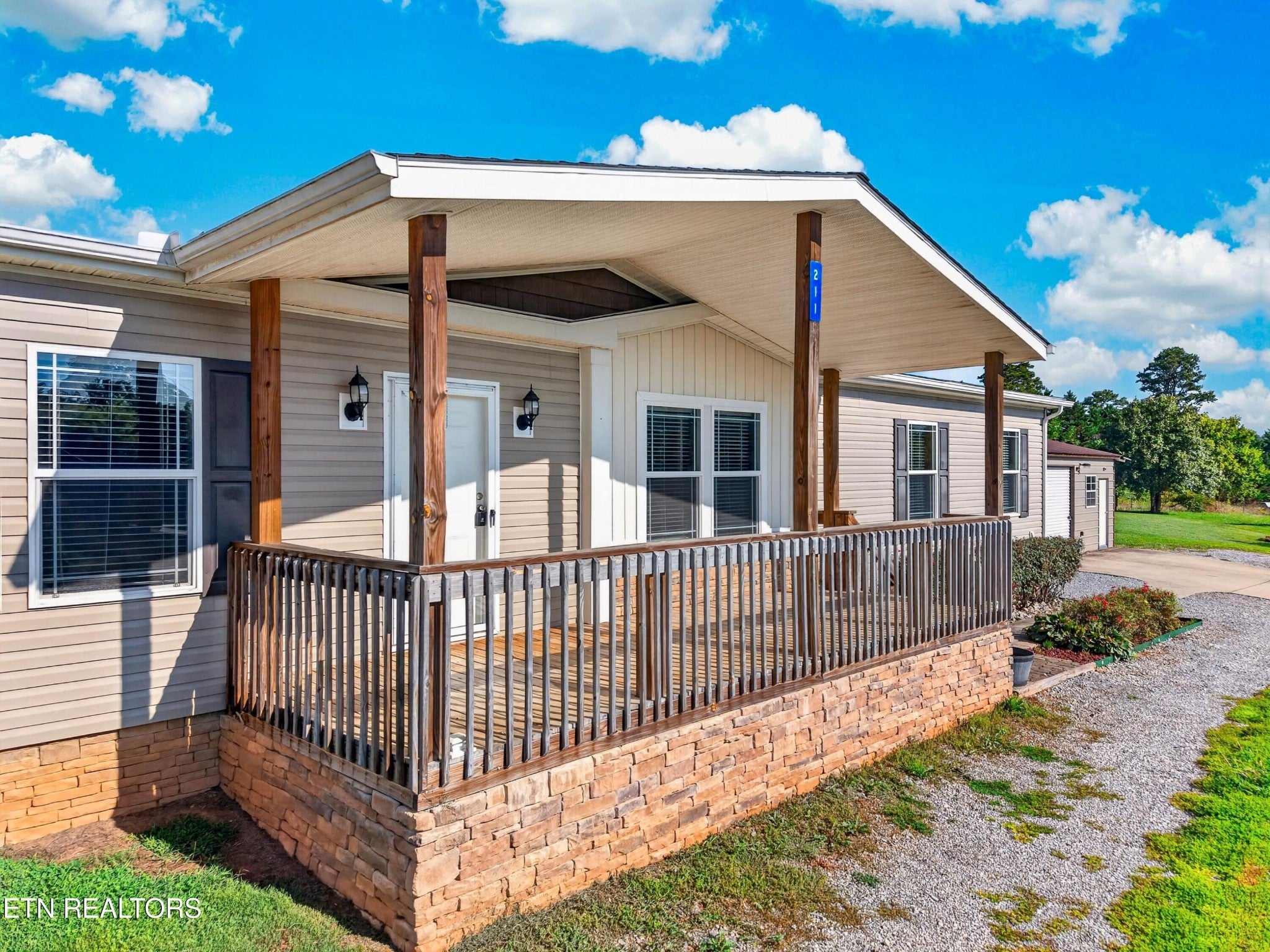211 S Springview Rd