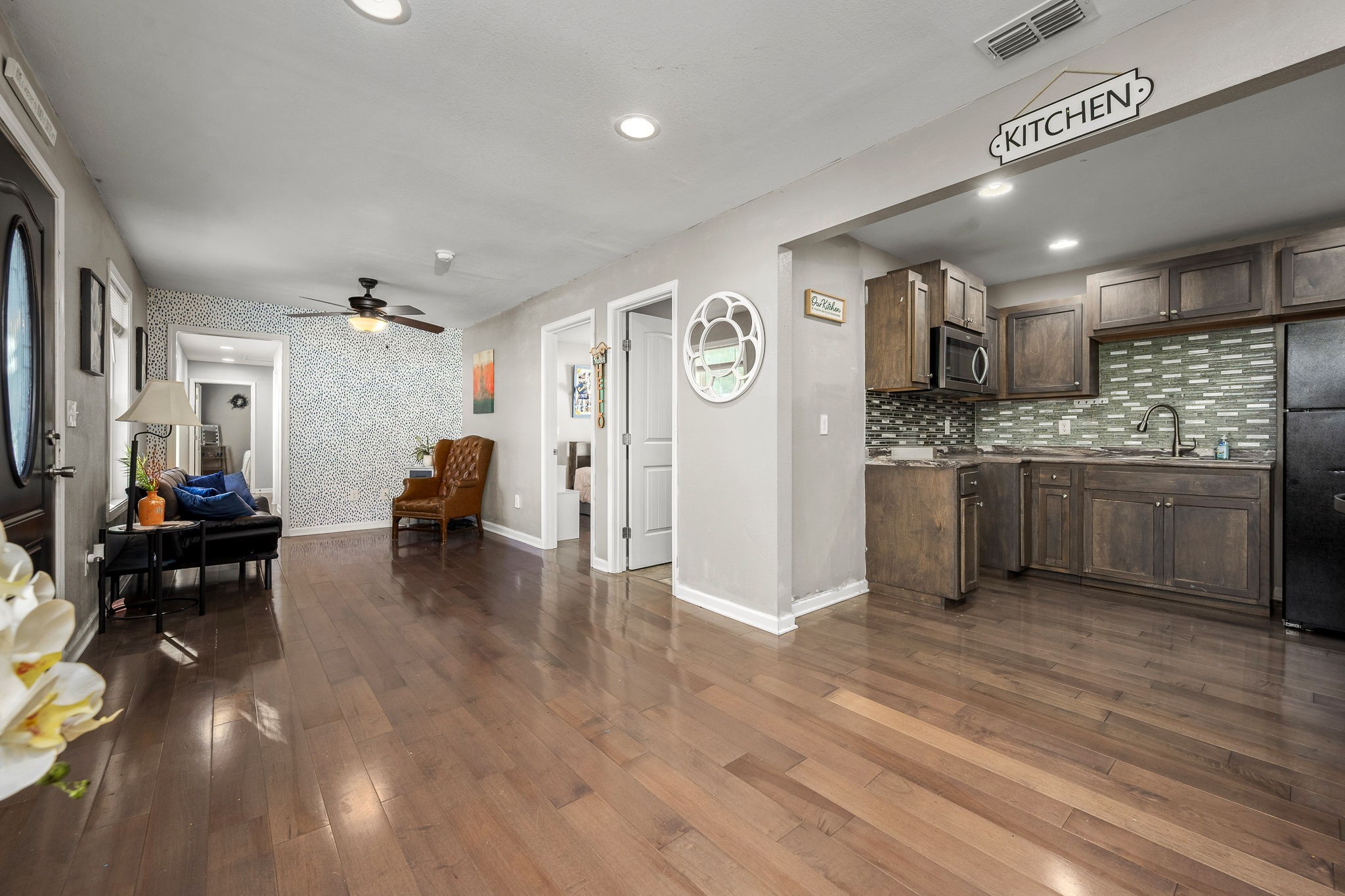 202 S COLLINS STREET