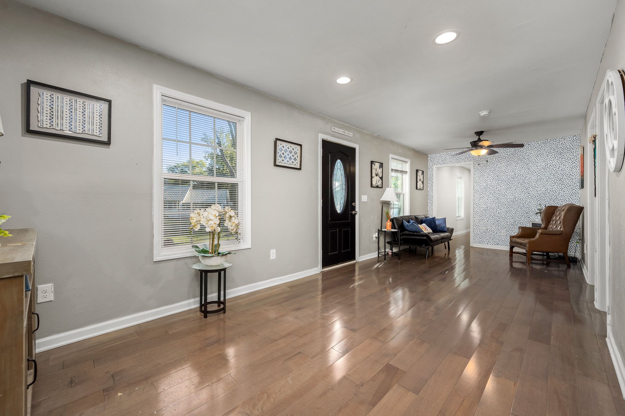 202 S COLLINS STREET