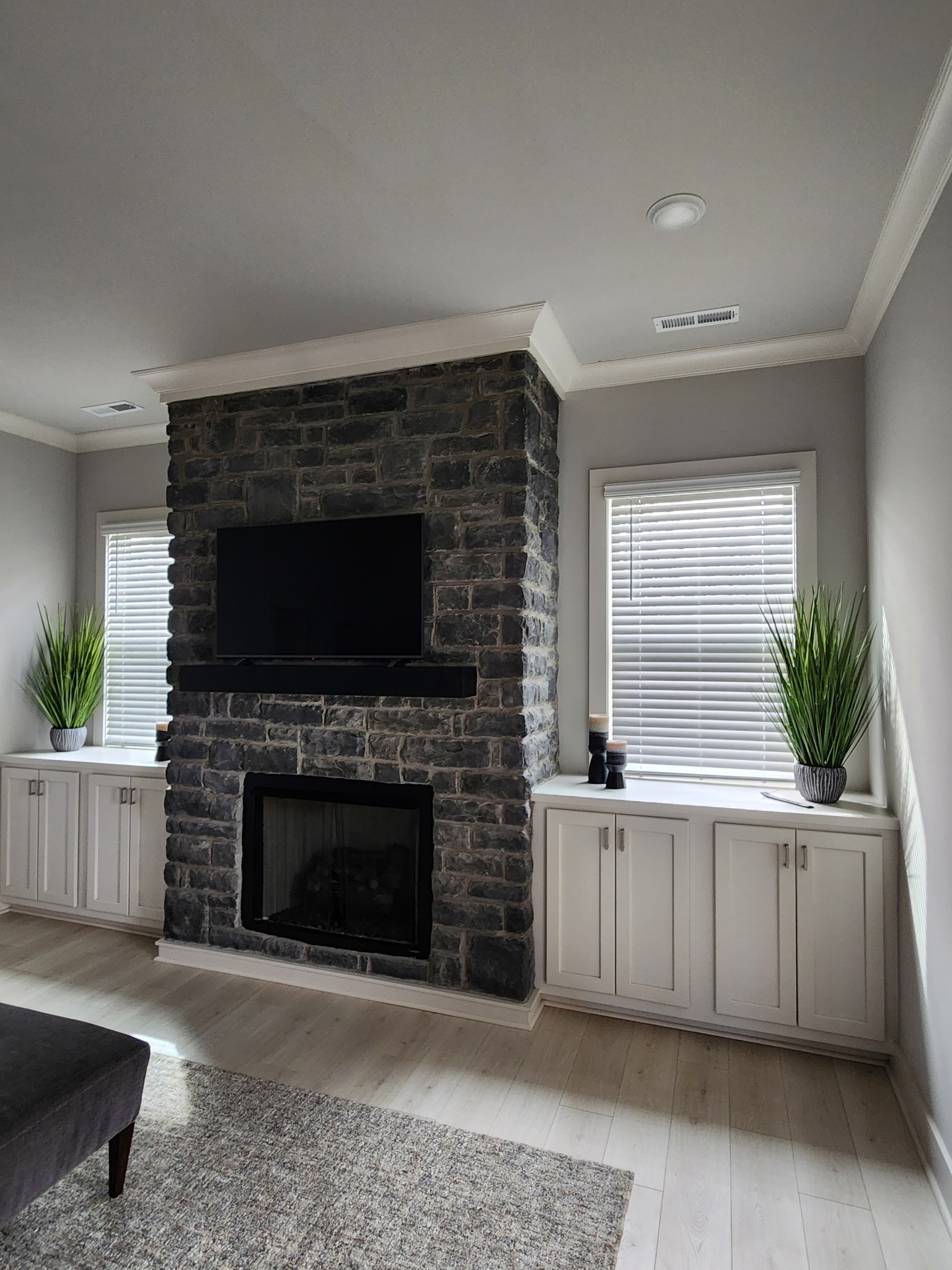 3607 Jacaranda Ln