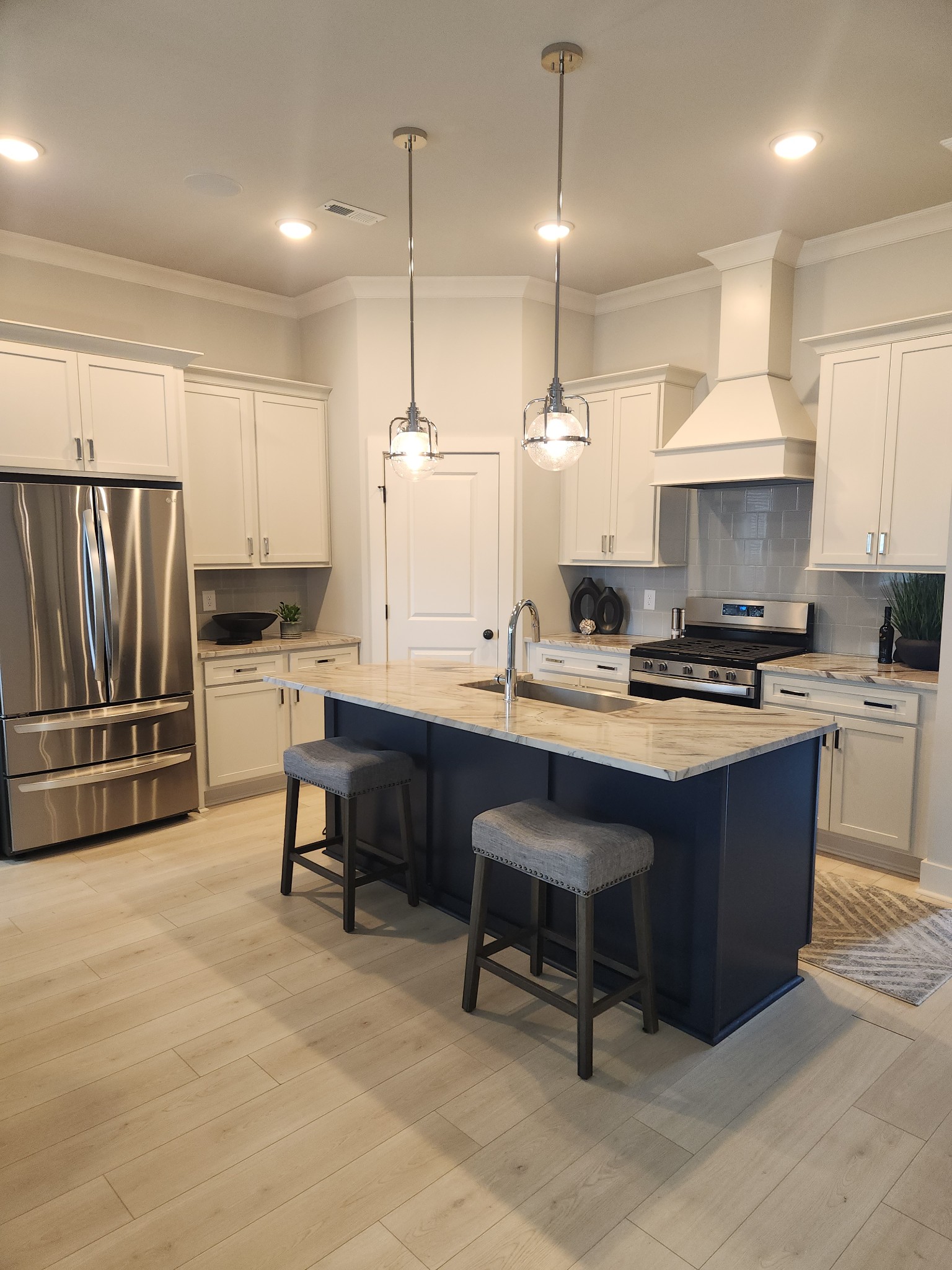 3607 Jacaranda Ln