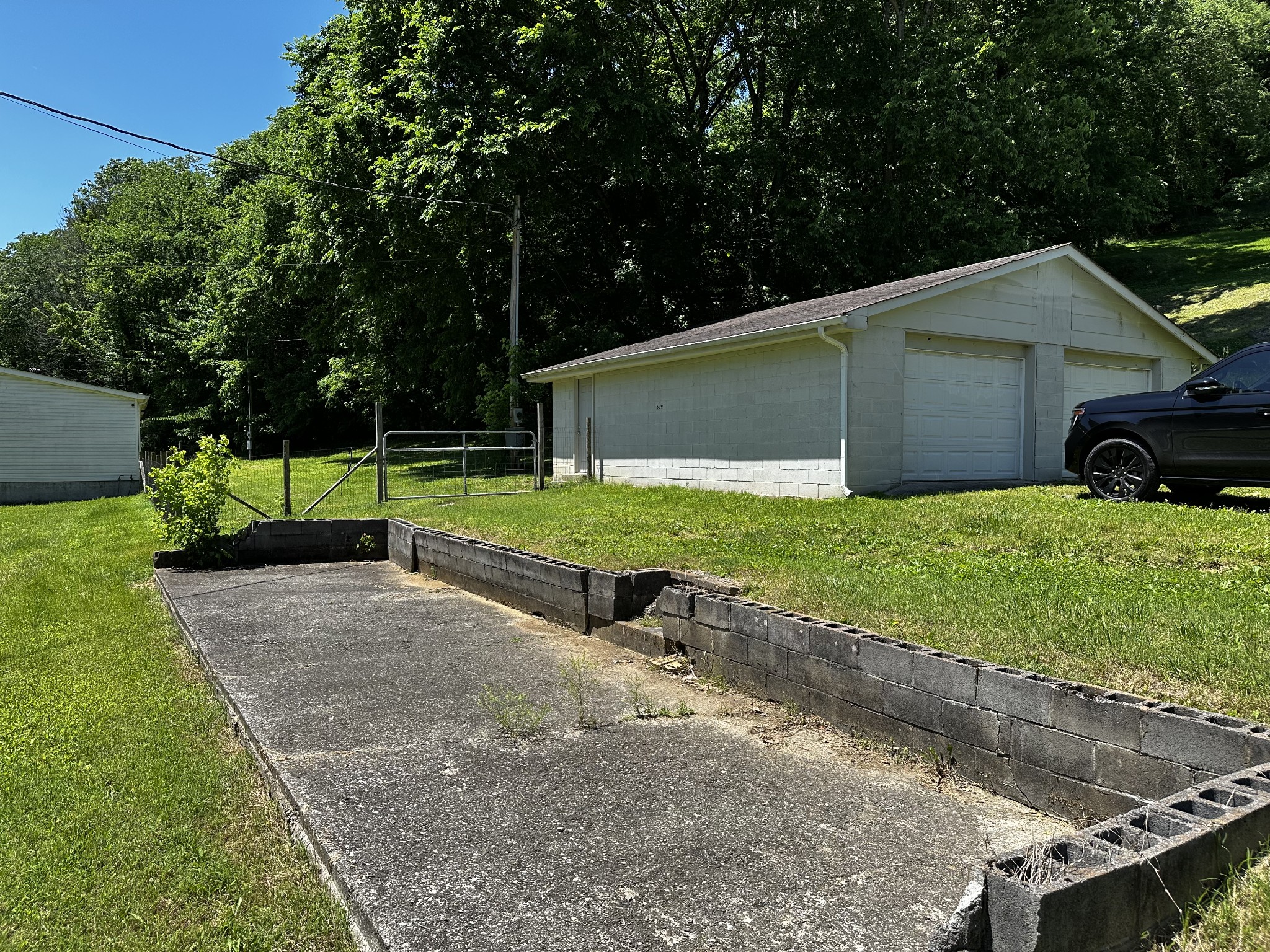 599 Defeated Creek Hwy