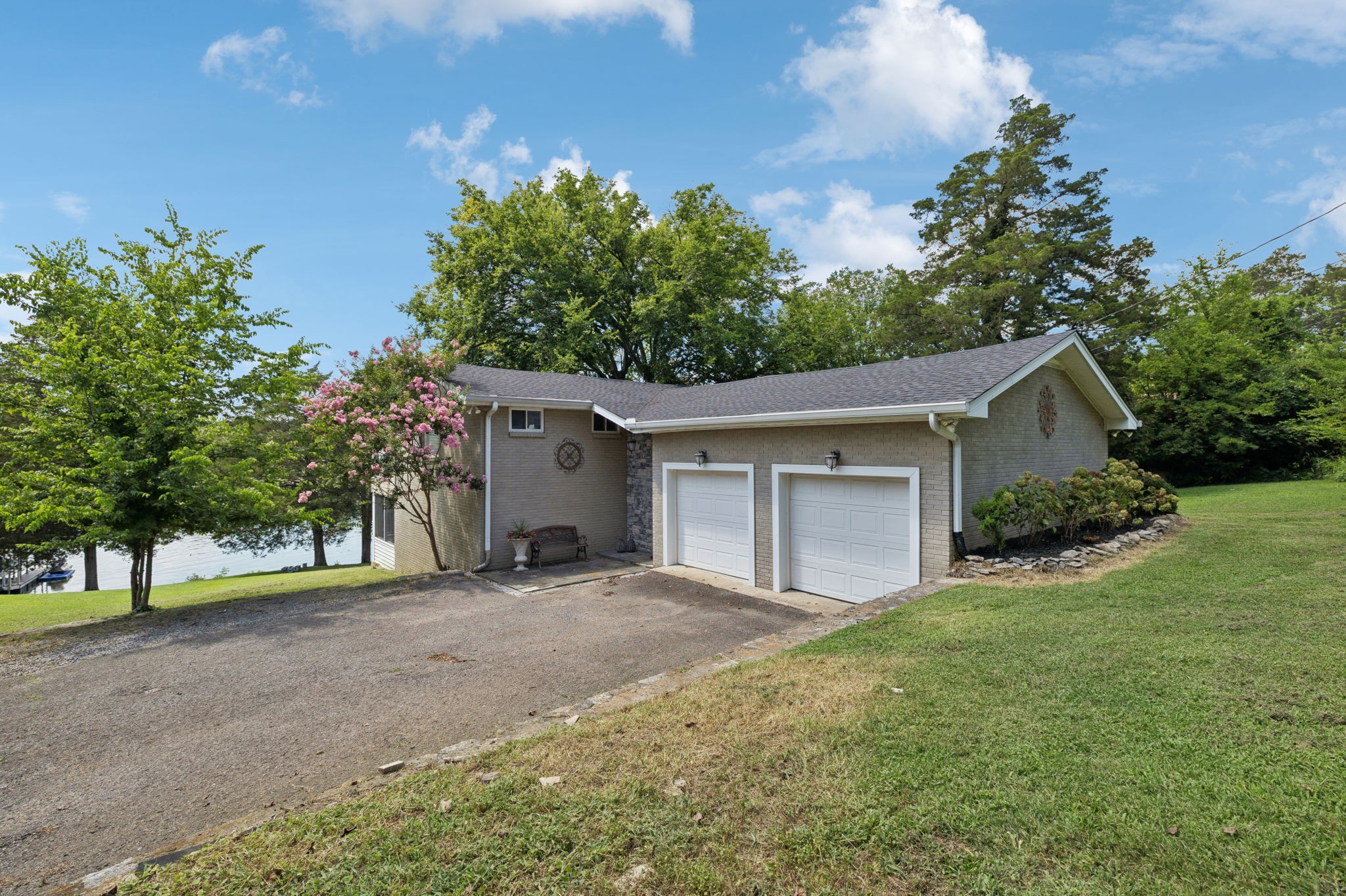 109 Shore Hill Cir