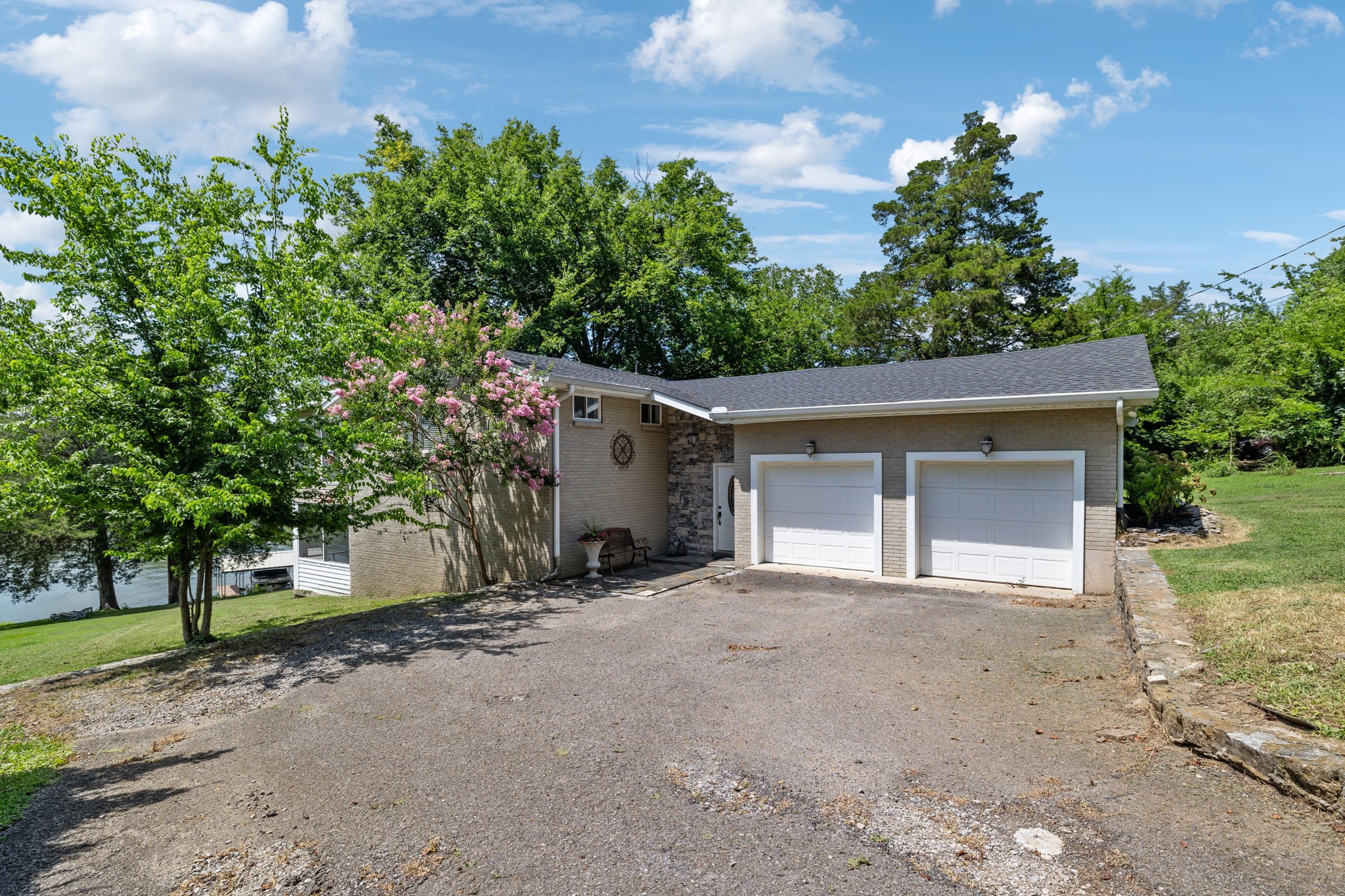 109 Shore Hill Cir