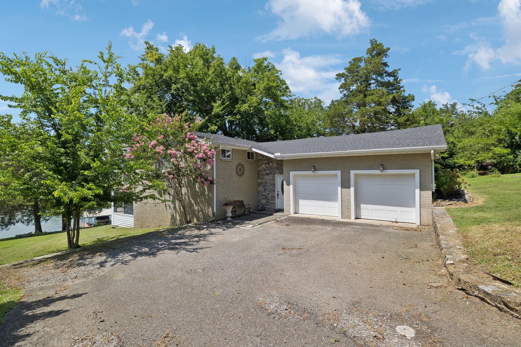 109 Shore Hill Cir