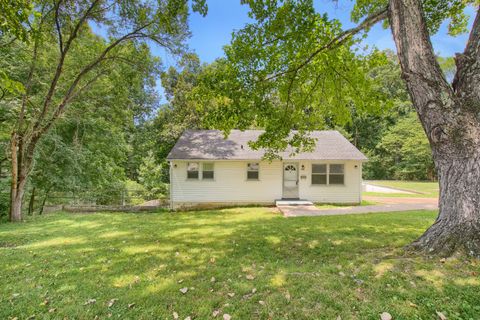 946 Woody Hills Dr Clarksville TN 37040